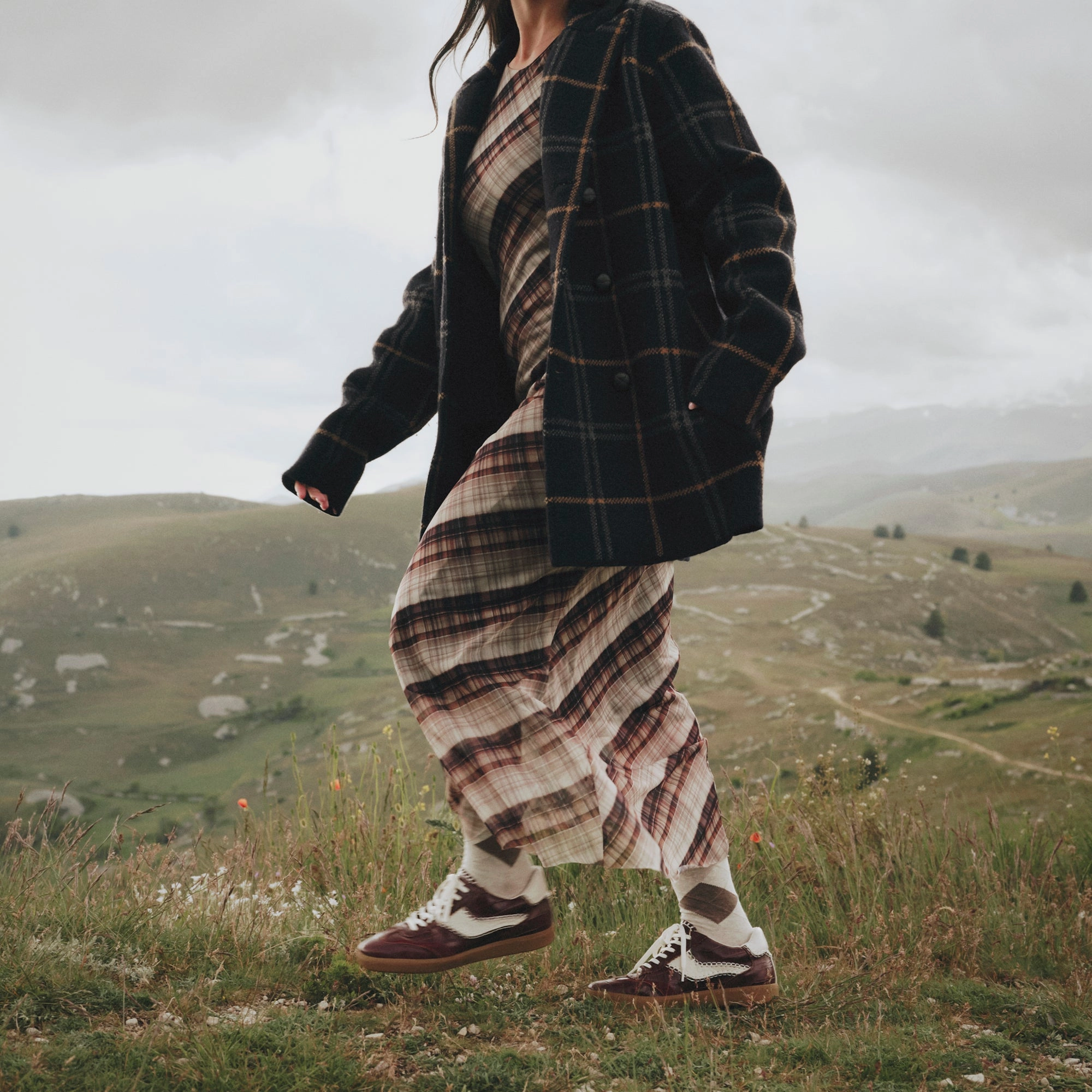 NOTICE STITCH SNEAKERS OXBLOOD CROCO EMBOSSED LEATHER Strong Stride