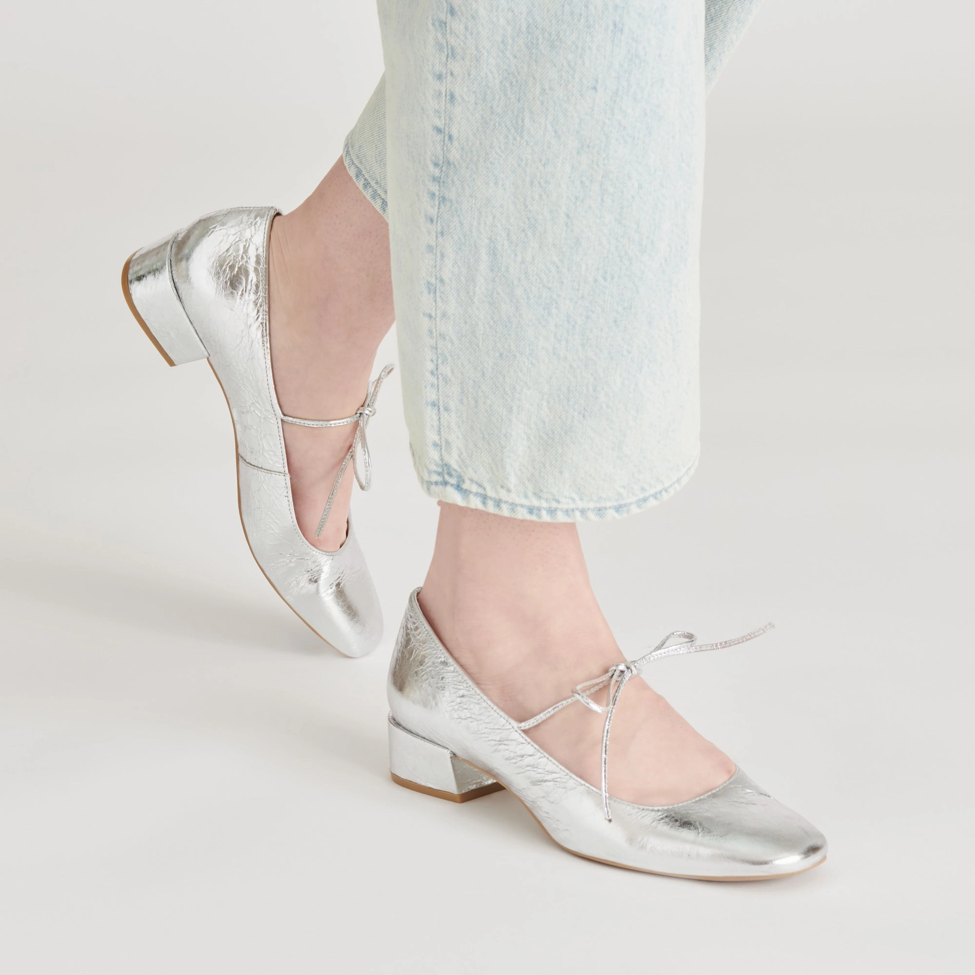 Fashionista Look ARDIEN HEELS SILVER CRINKLE PATENT