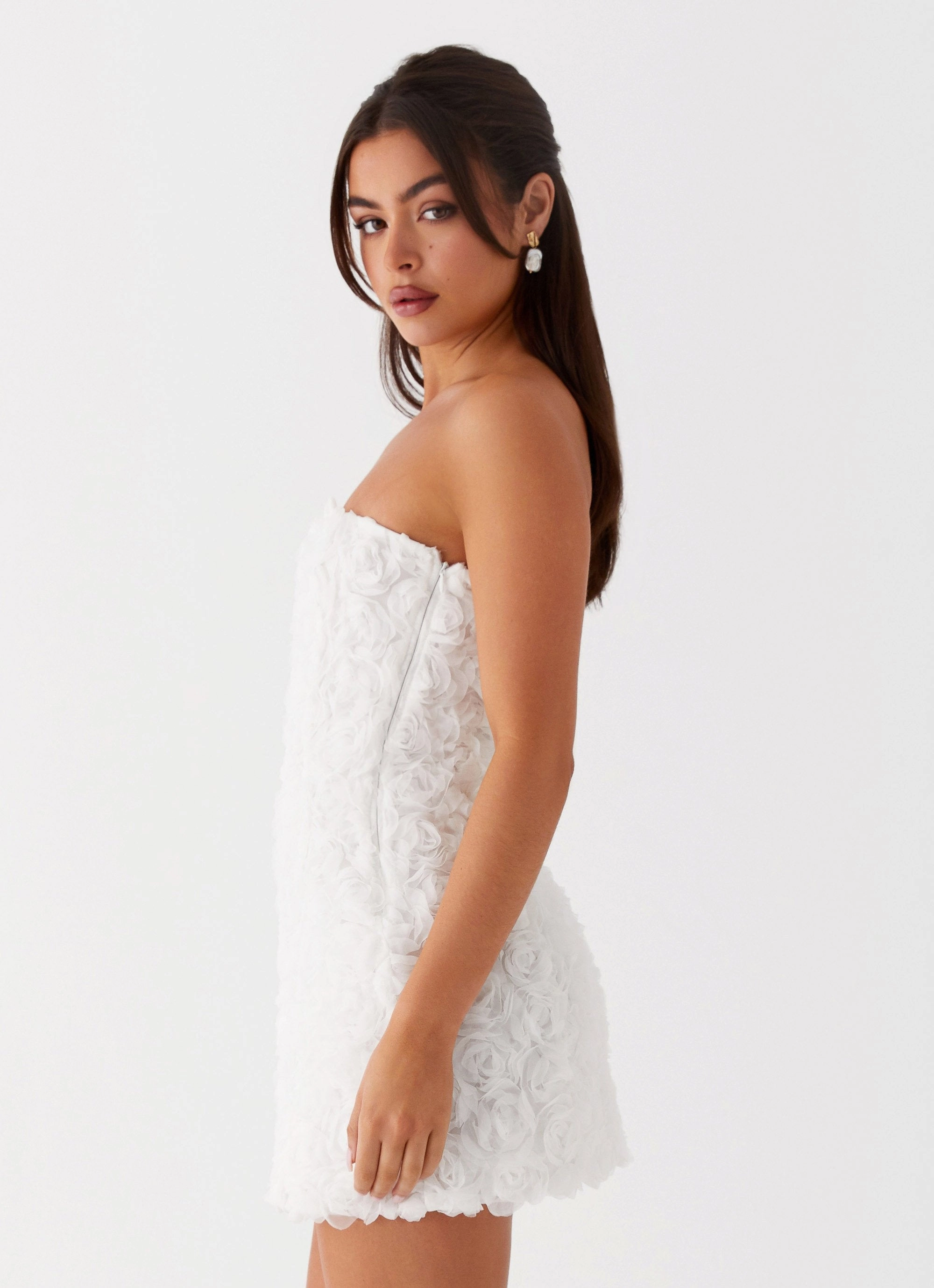 Balanced Texture and Effortless fit dress. Ayanna Strapless Mini Dress - White