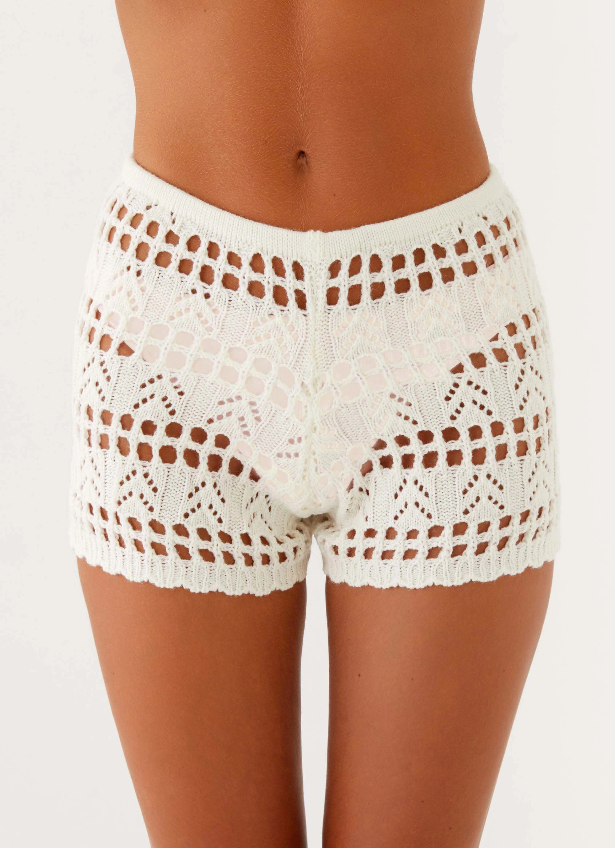 Contoured Cuff Design Easy Fit Wear Baylock Crochet Shorts - White