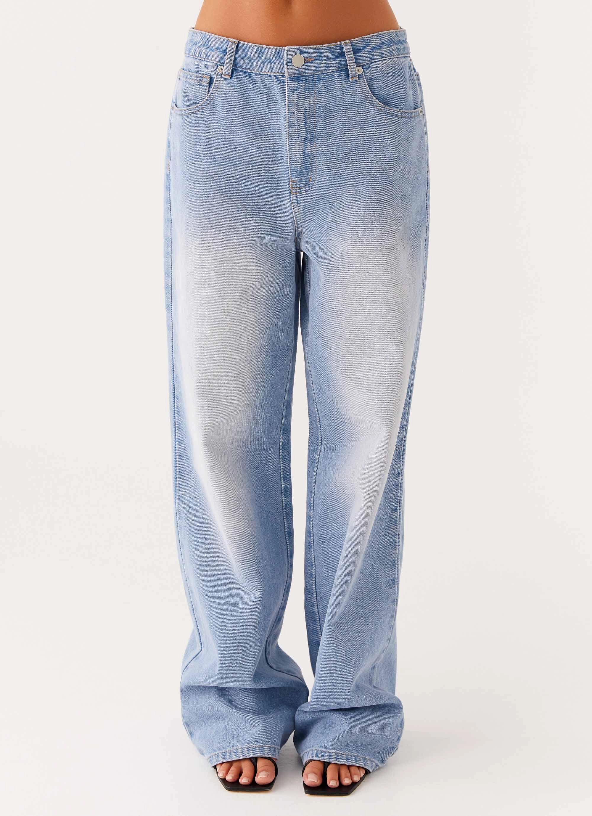 Faded Wash Timeless Edge Back Again Straight Leg Denim Jeans - Light Wash Blue