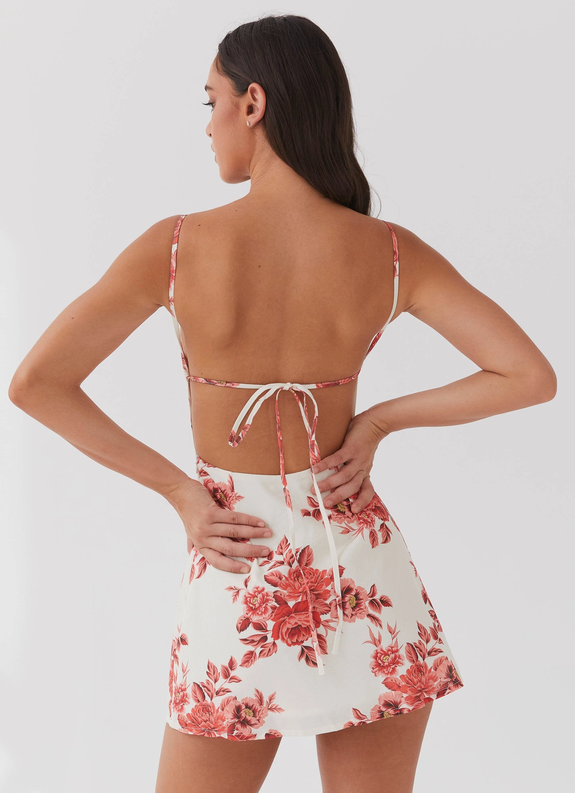 Cindi Linen Mini Dress - Rosa Floria museum visit