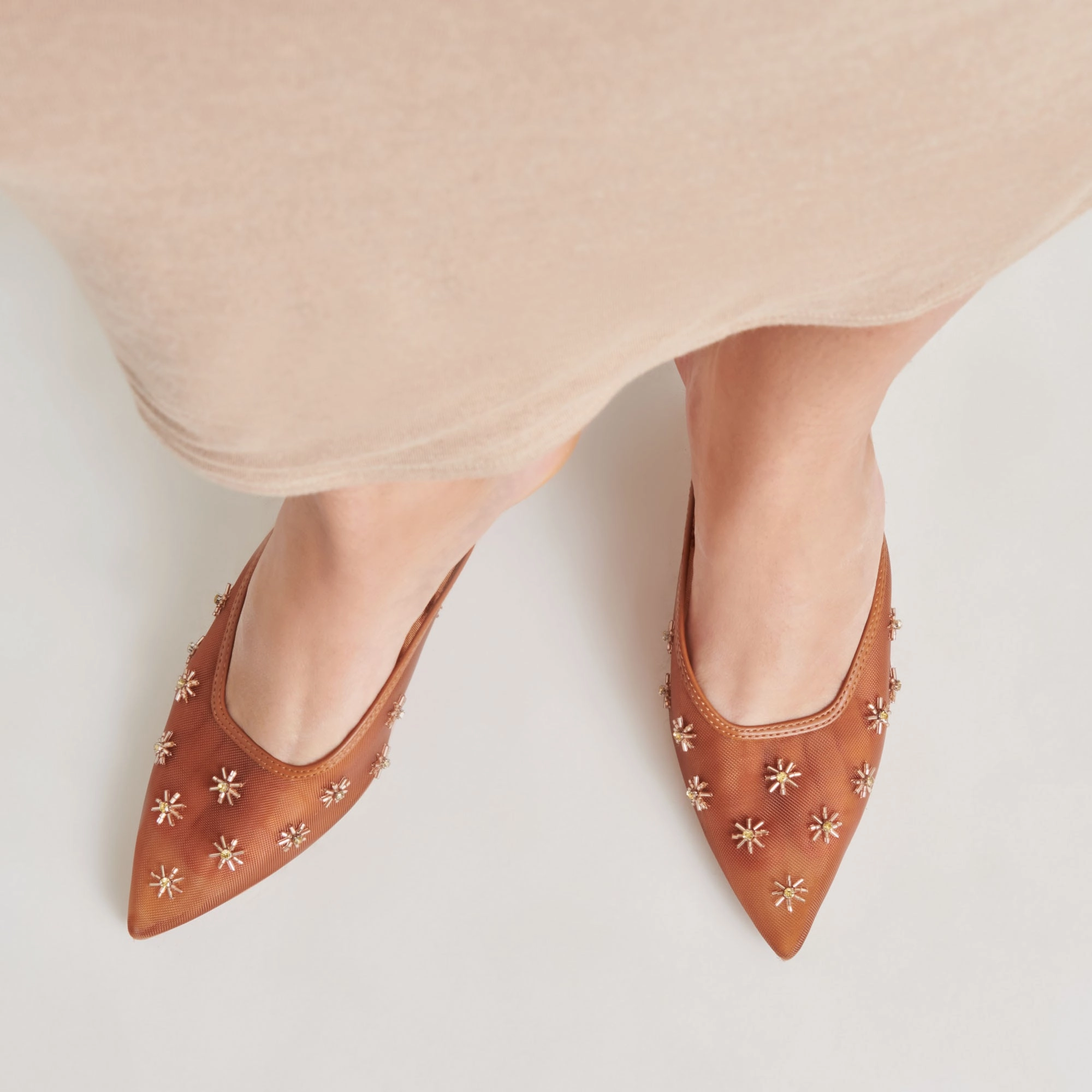 CLARA WIDE HEELS SADDLE MESH Alluring Silhouette