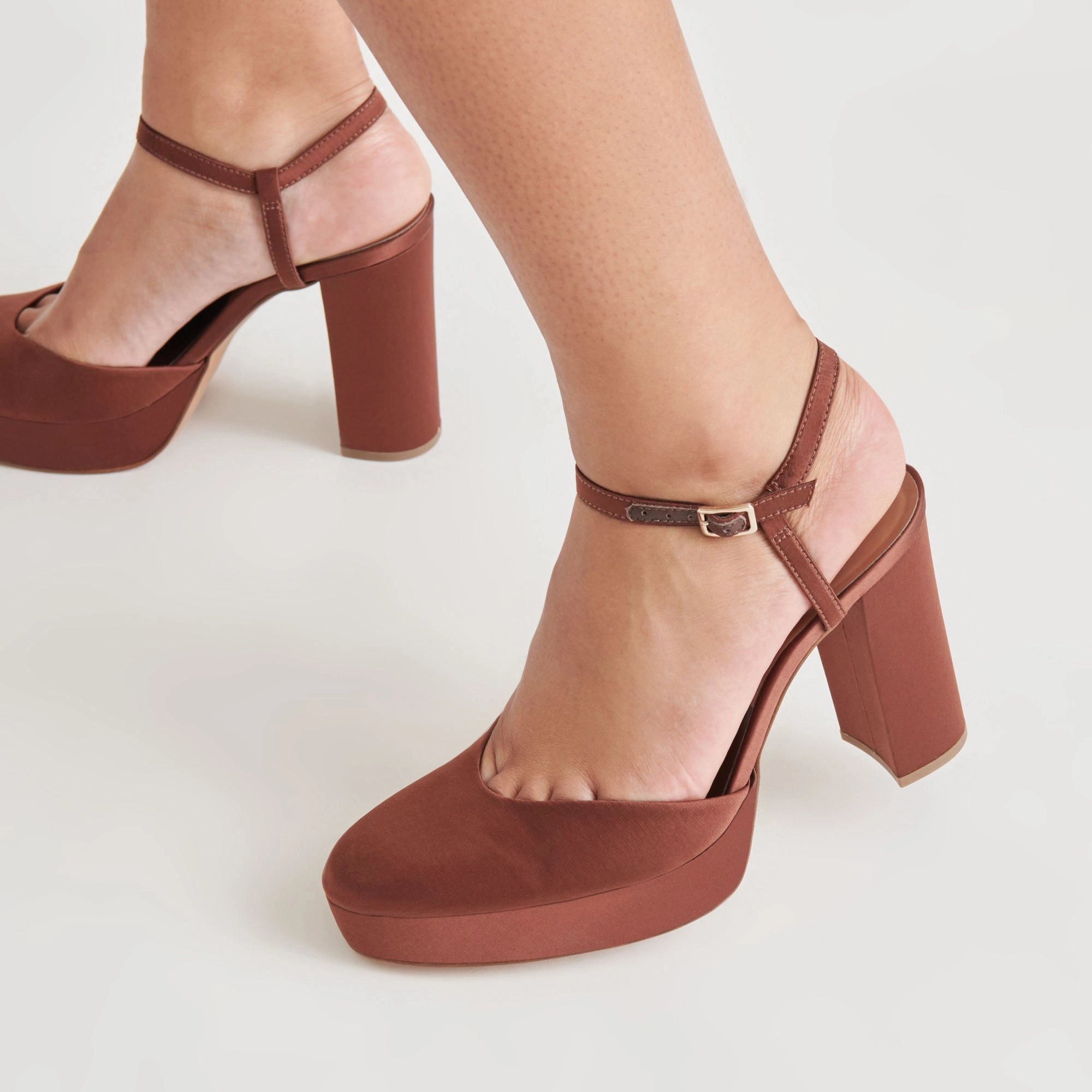 CLAUD HEELS CHOCOLATE SATIN Gift Guard