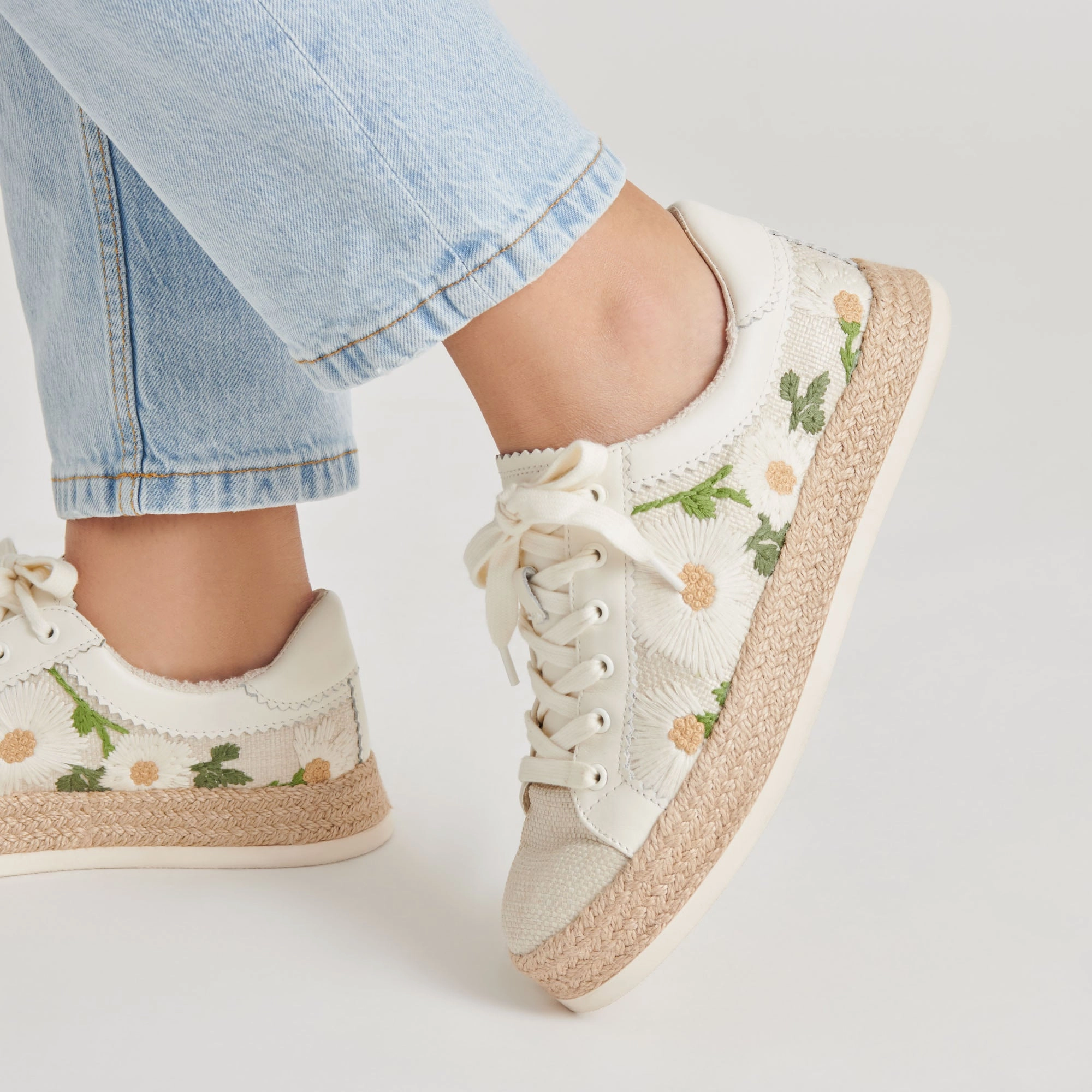 Adjustable Laces AZALIA SNEAKERS WHITE FLORAL RAFFIA