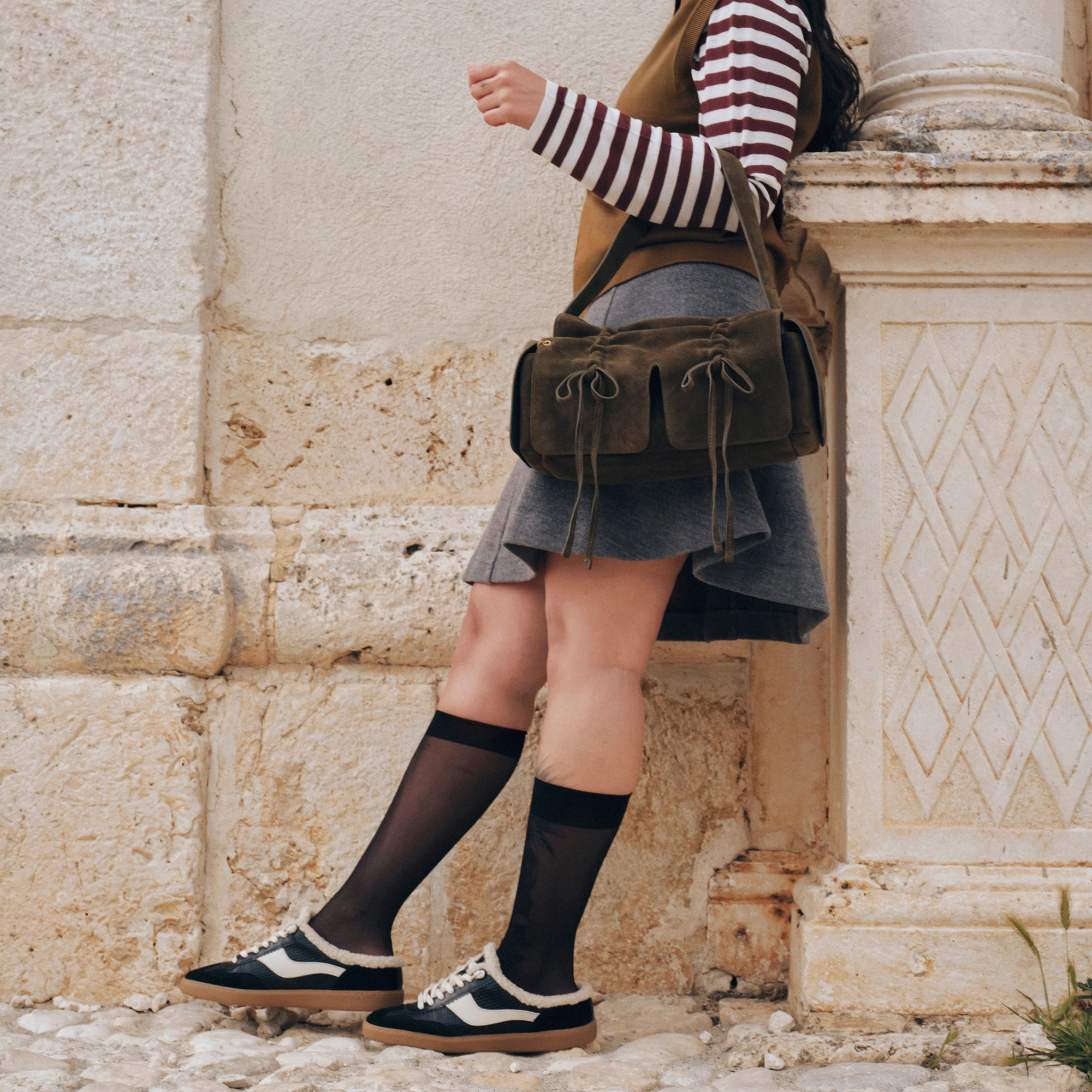 NOTICE SLIDE PLUSH SNEAKERS BLACK WOVEN LEATHER Structured performance