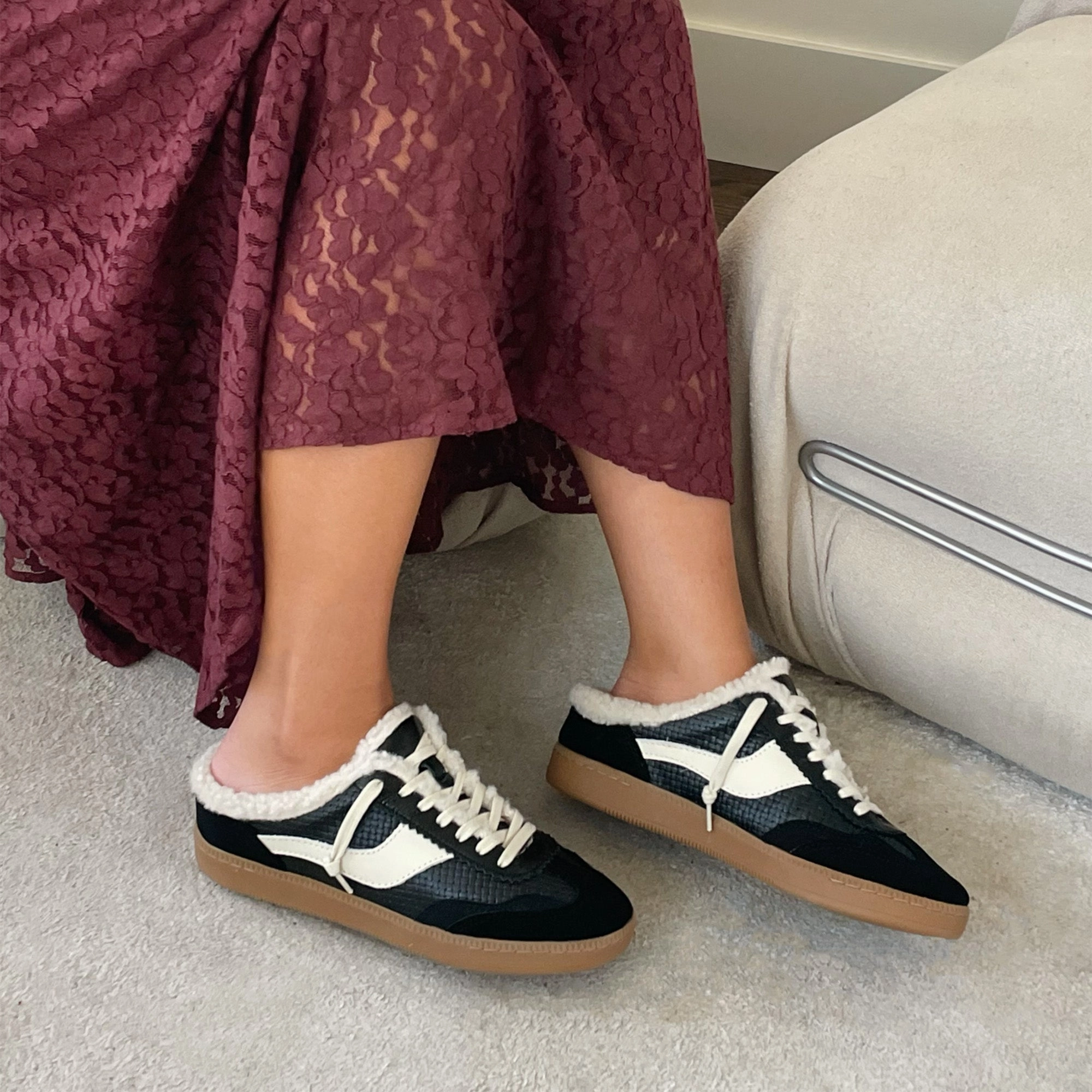 NOTICE SLIDE PLUSH SNEAKERS BLACK WOVEN LEATHER Tough Build Flexible Outsole Flexure