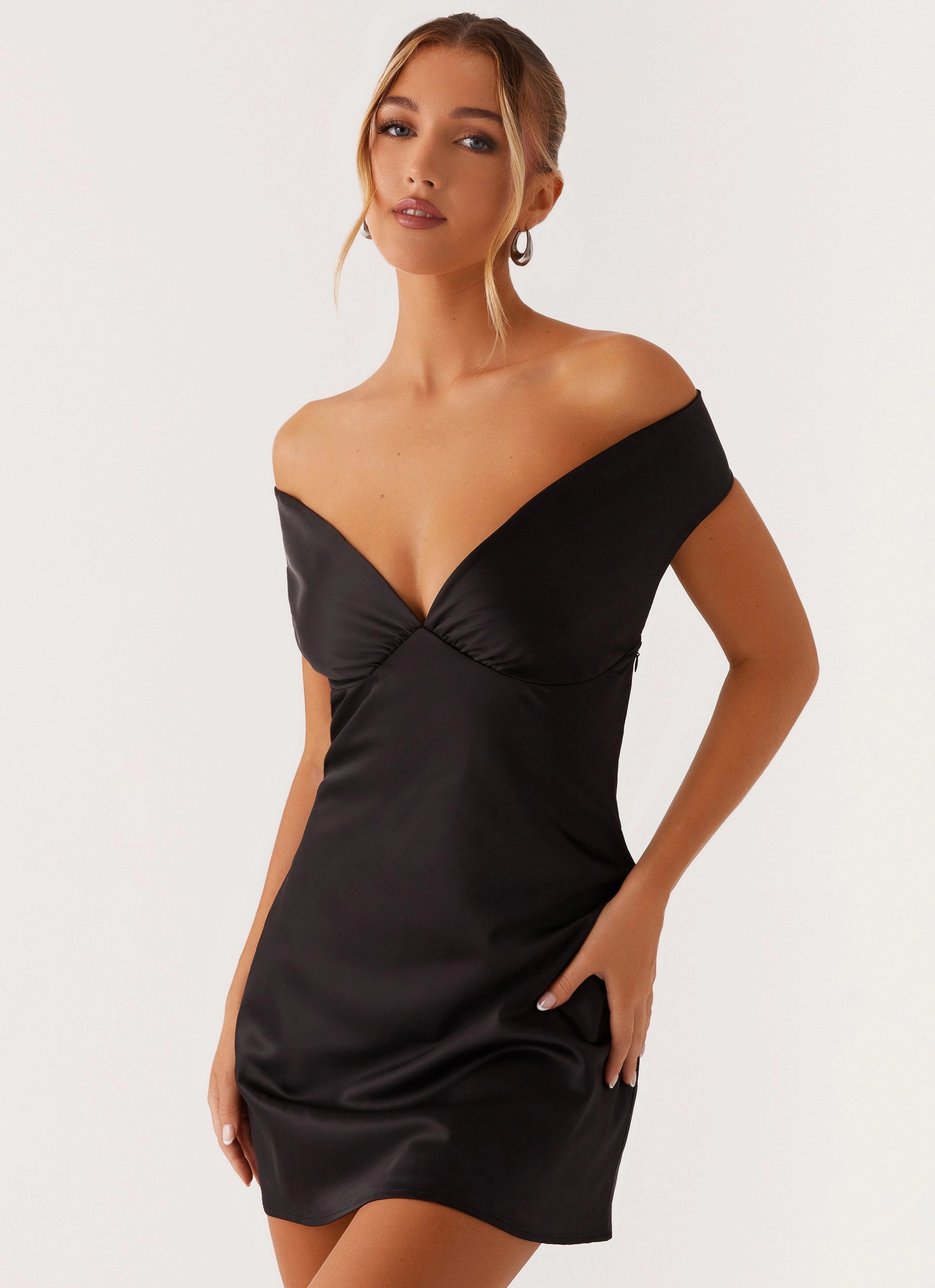Jenner Mini Dress - Black Sharp Edge custom-fit