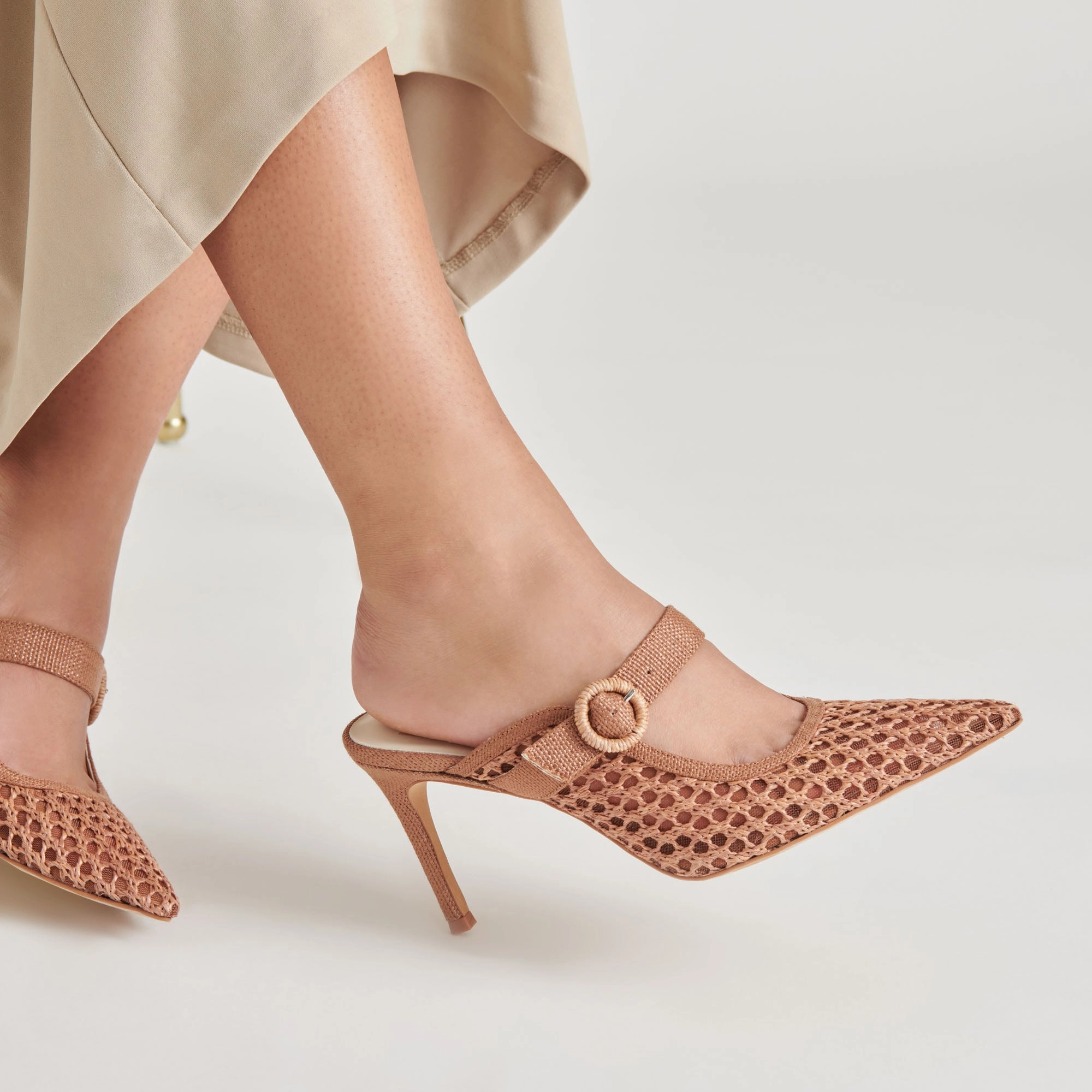 KEEKEE HEELS SADDLE WOVEN RAFFIA Sleek Pumps