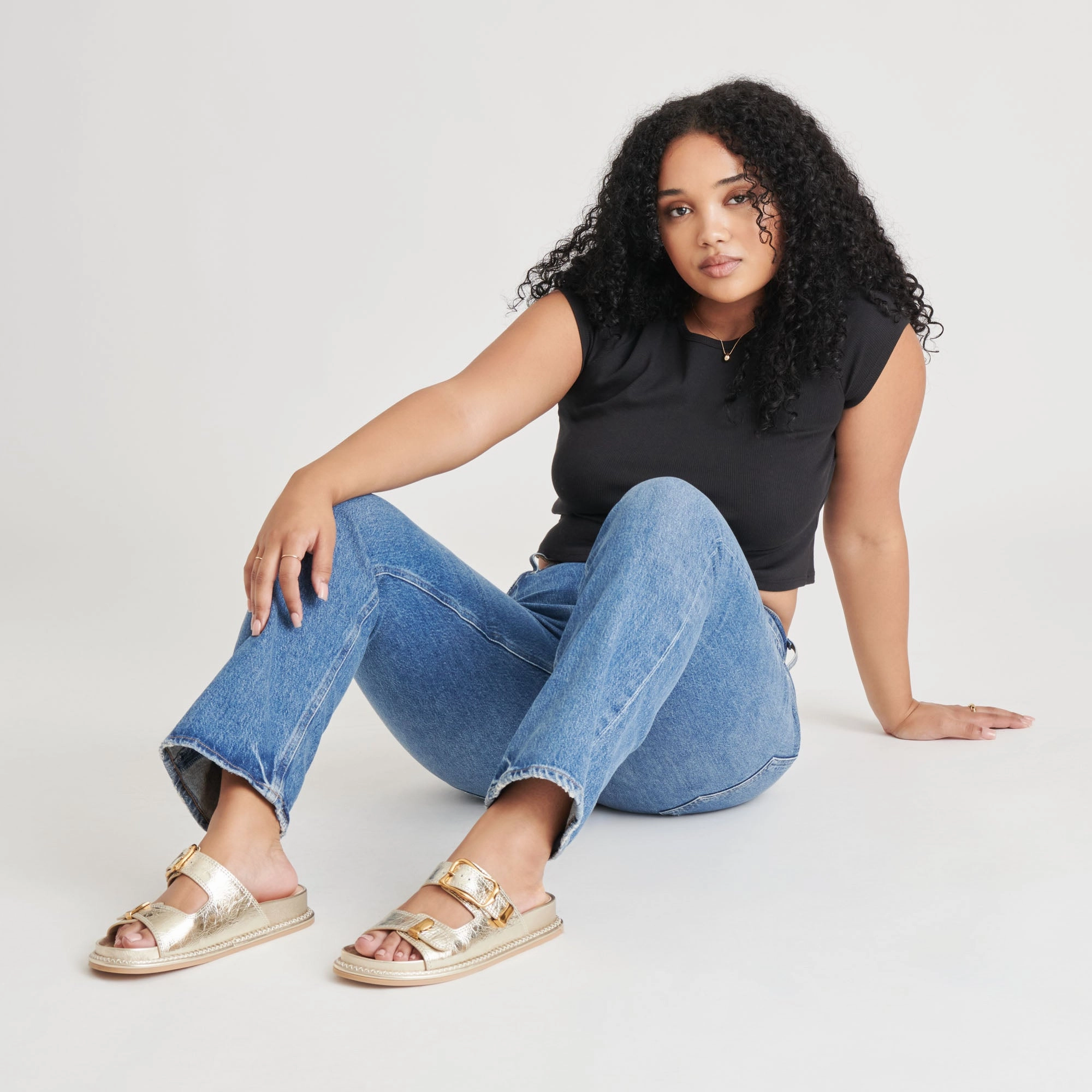 SEVANA SANDALS LIGHT GOLD DISTRESSED LEATHER Flexible Groove Technology Fashion Travel Shoes