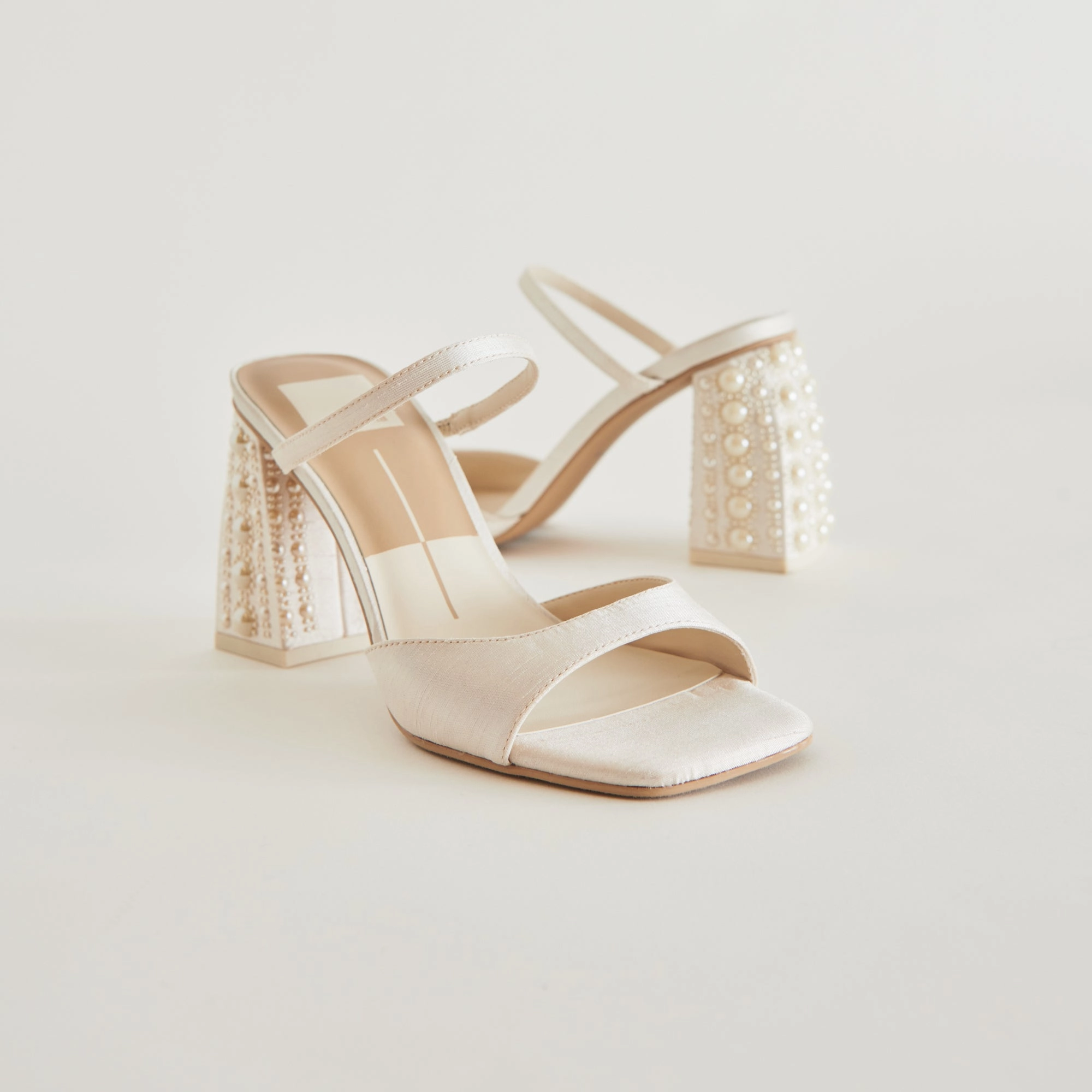 JEMMY PEARL HEELS VANILLA SILK Wedding Look Open Cut