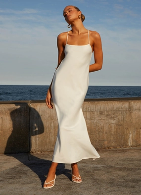 Bright Mood Romantic Style Runway Royalty Maxi Dress - White