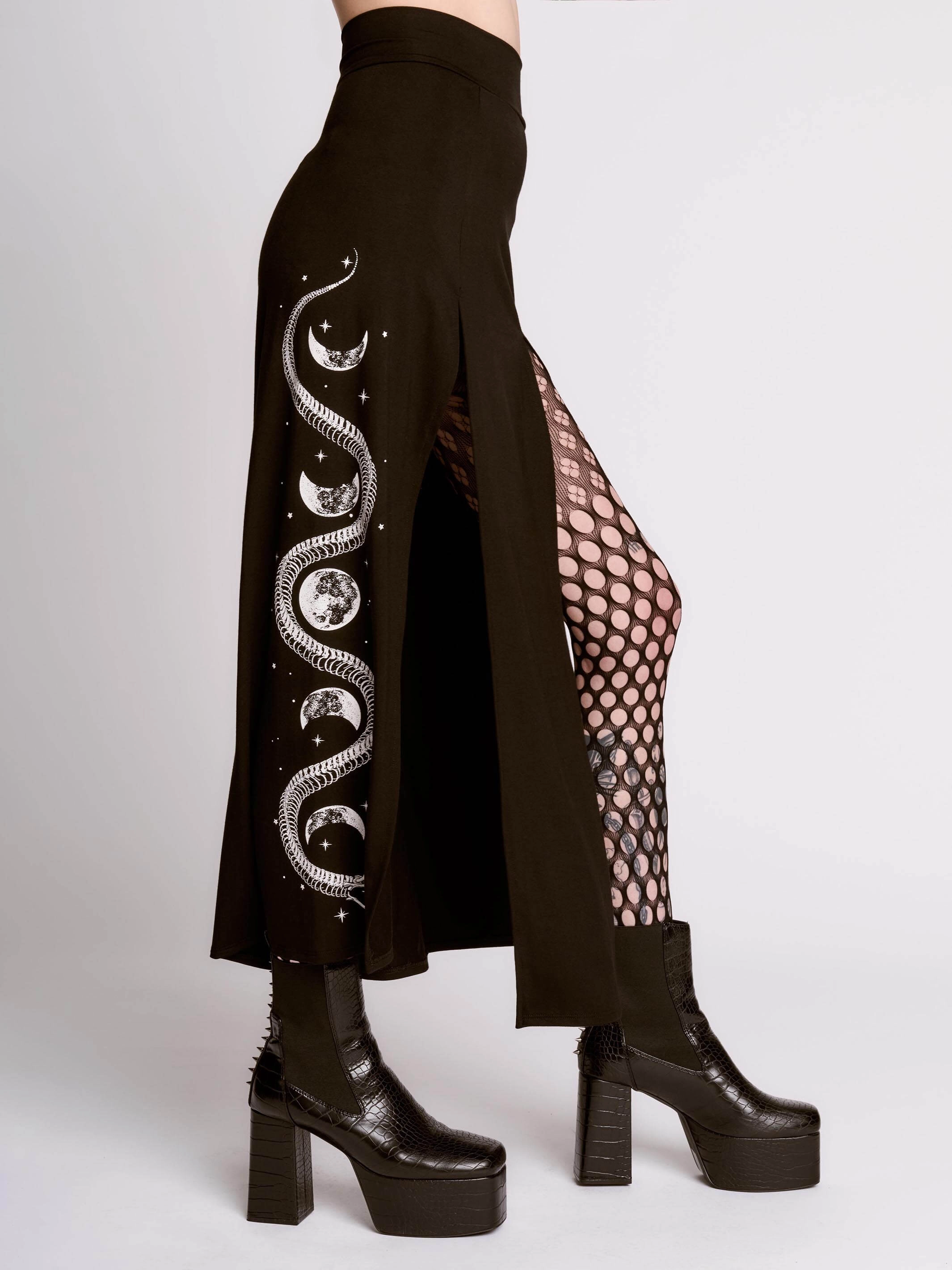 Design Detail Foldable Packability Slithering Snake Skirt