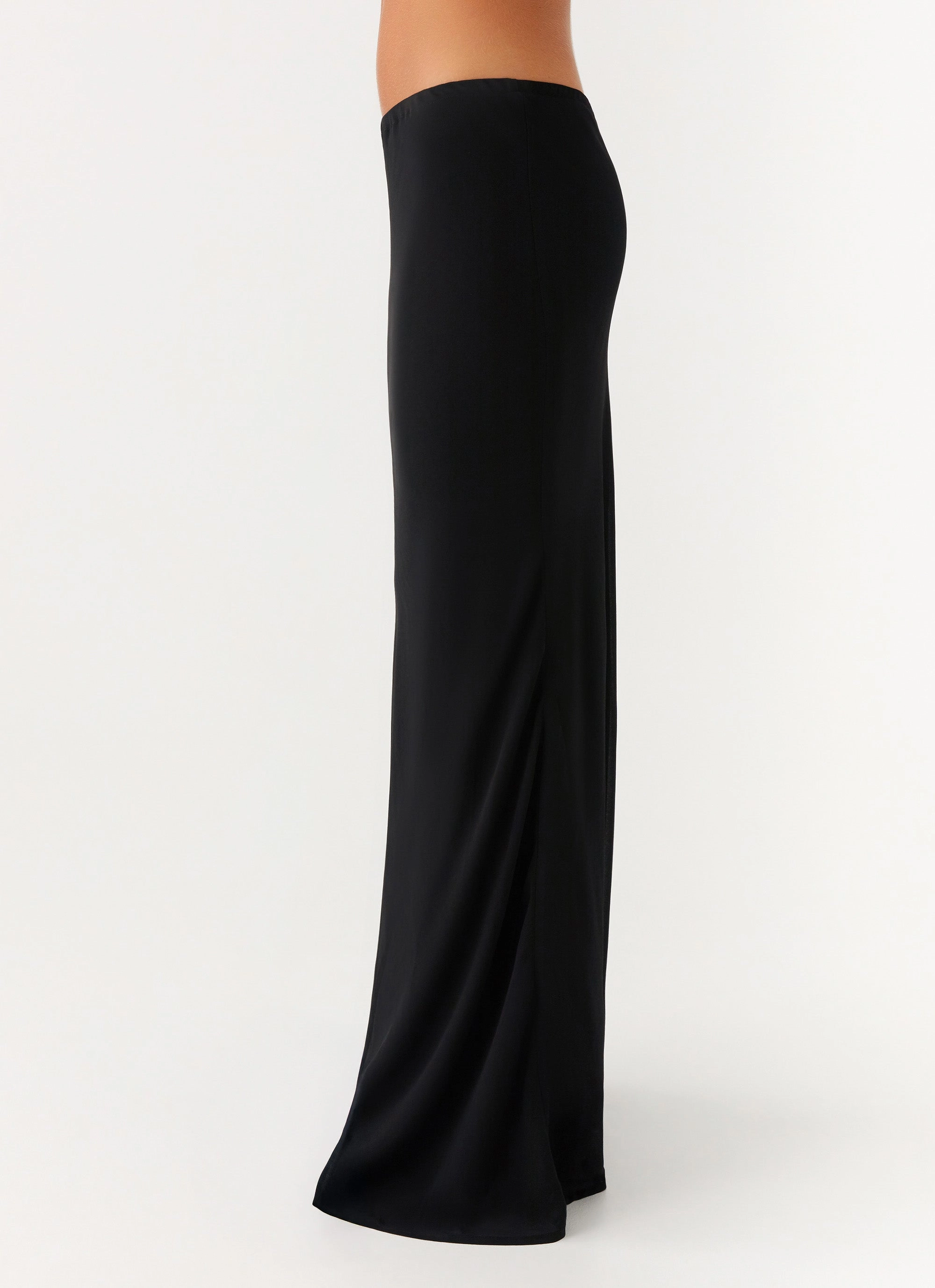 Curvy Fit Design Detail Canyon Chiffon Maxi Skirt - Black