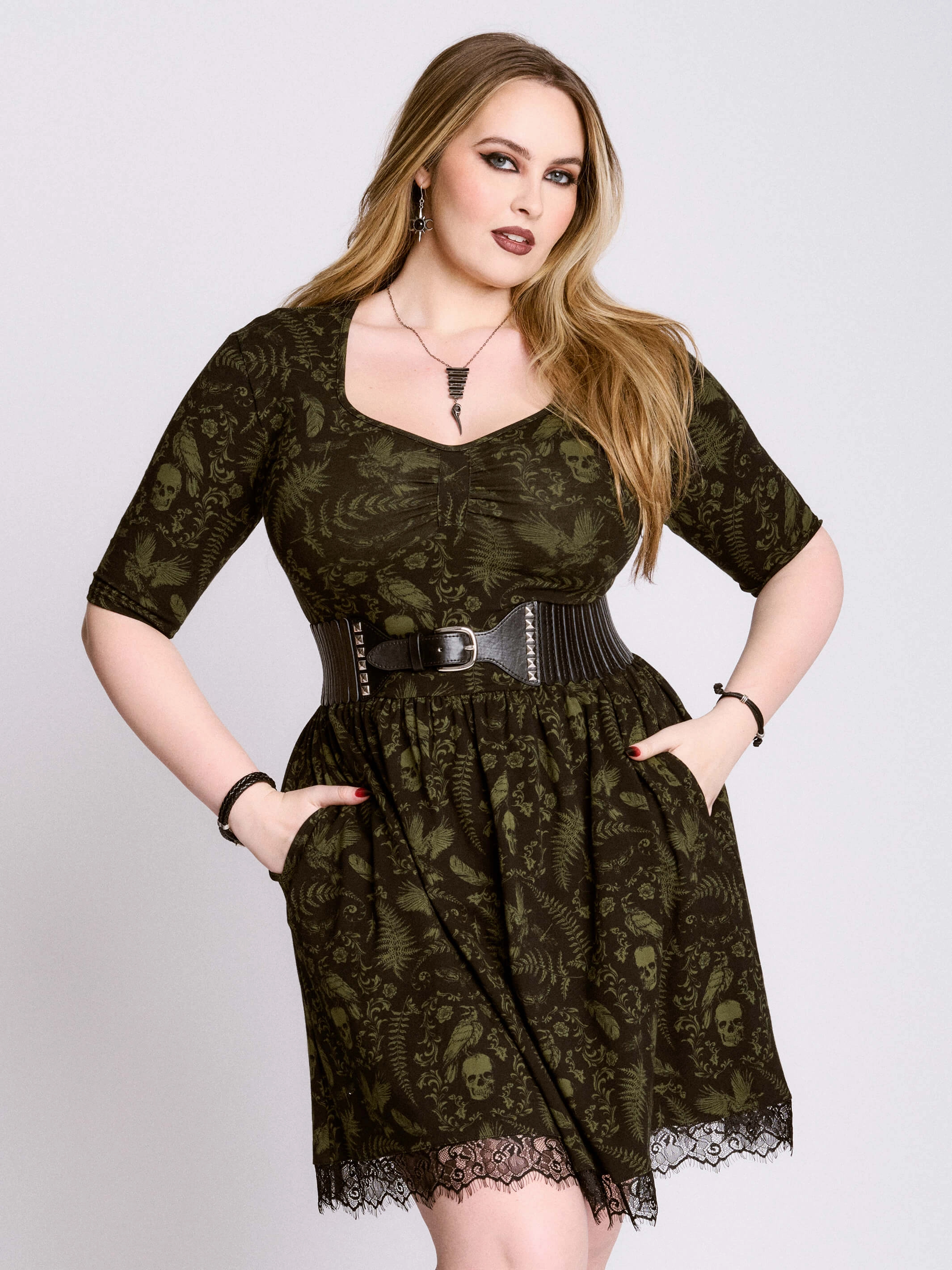 Gilded Age Sweetheart Dress Fluid Shape Front Detail