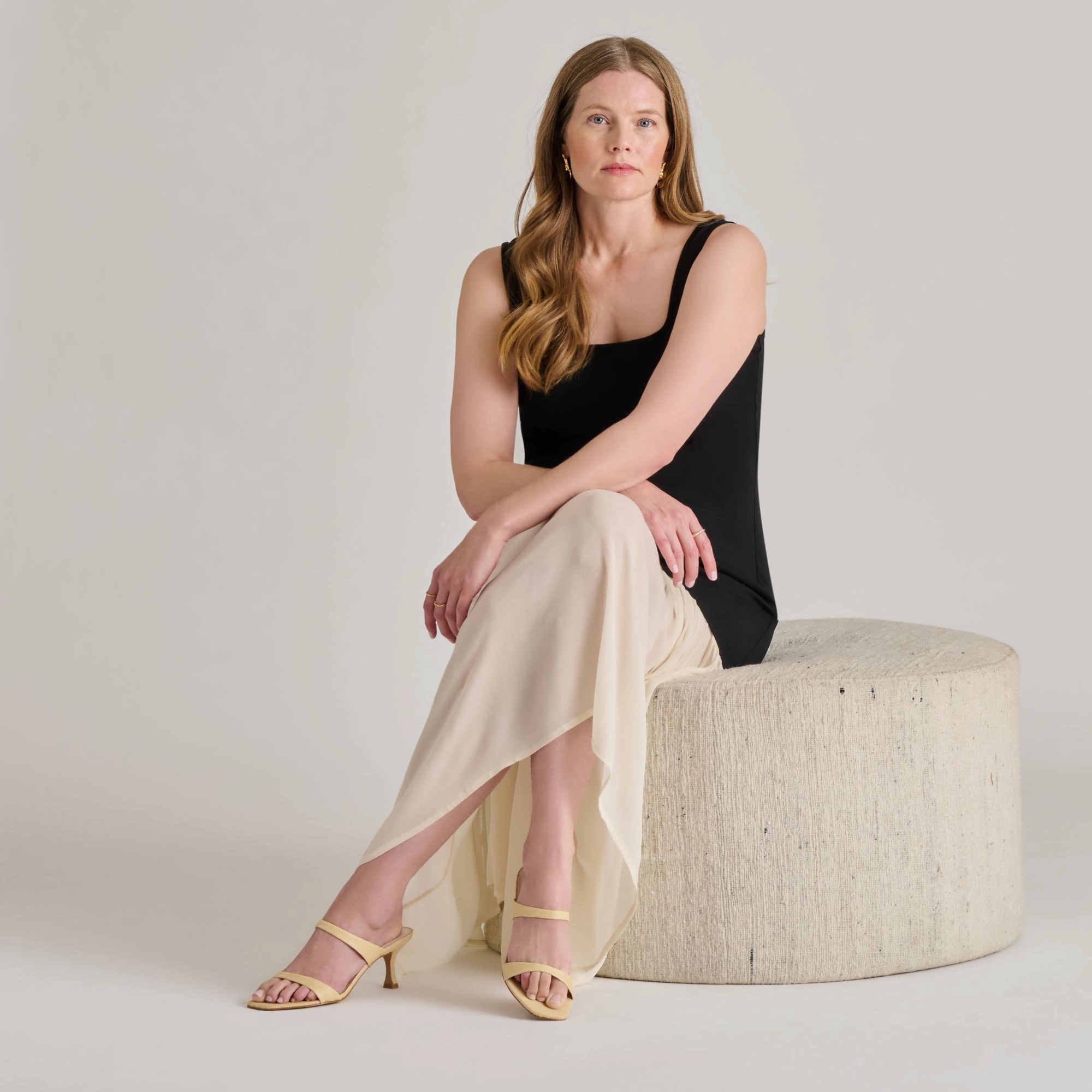 GENORA HEELS LT NATURAL WOVEN RAFFIA Icon Piece Red Carpet