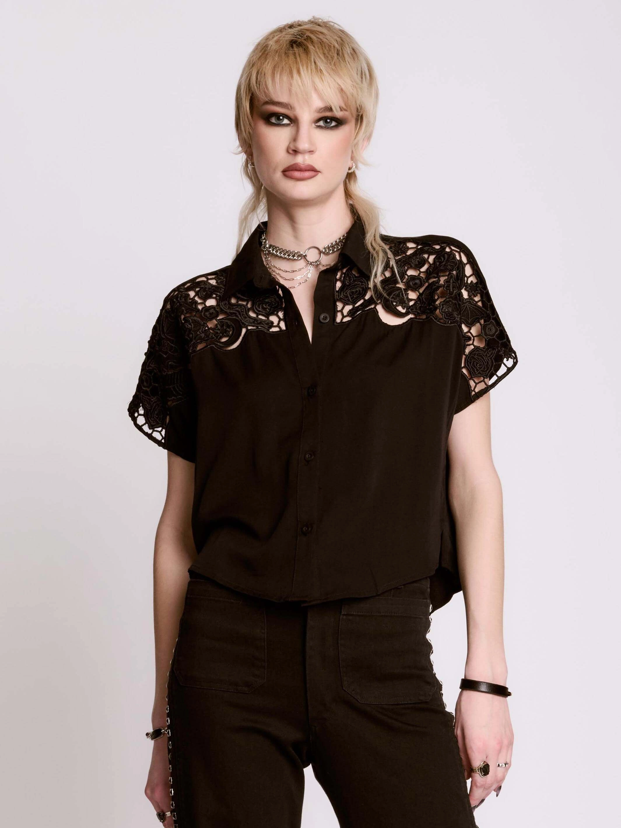 Quick Layer Endora Embroidered Blouse