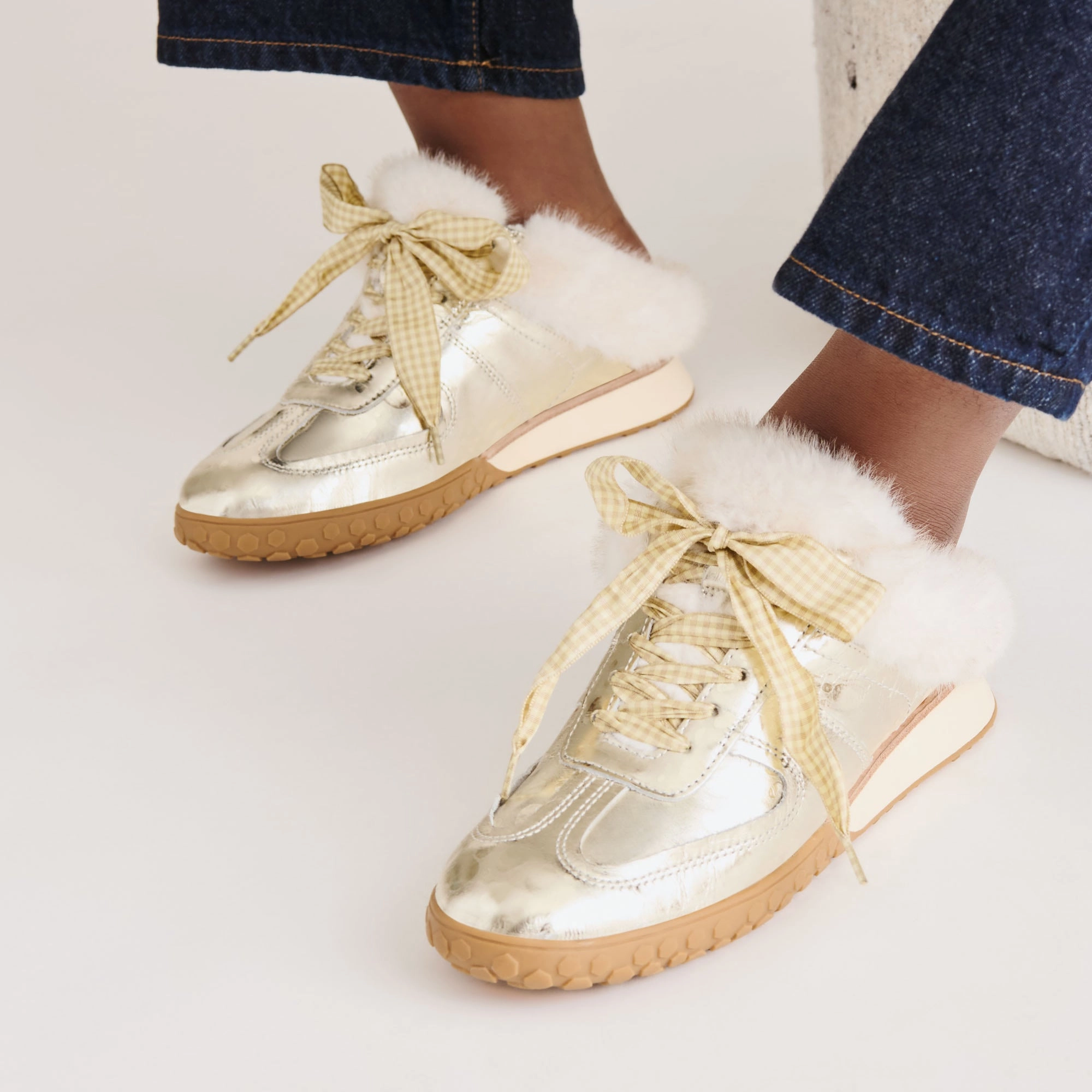 Breathable Upper Day Runner IZZEY PLUSH SNEAKERS PLATINUM LEATHER