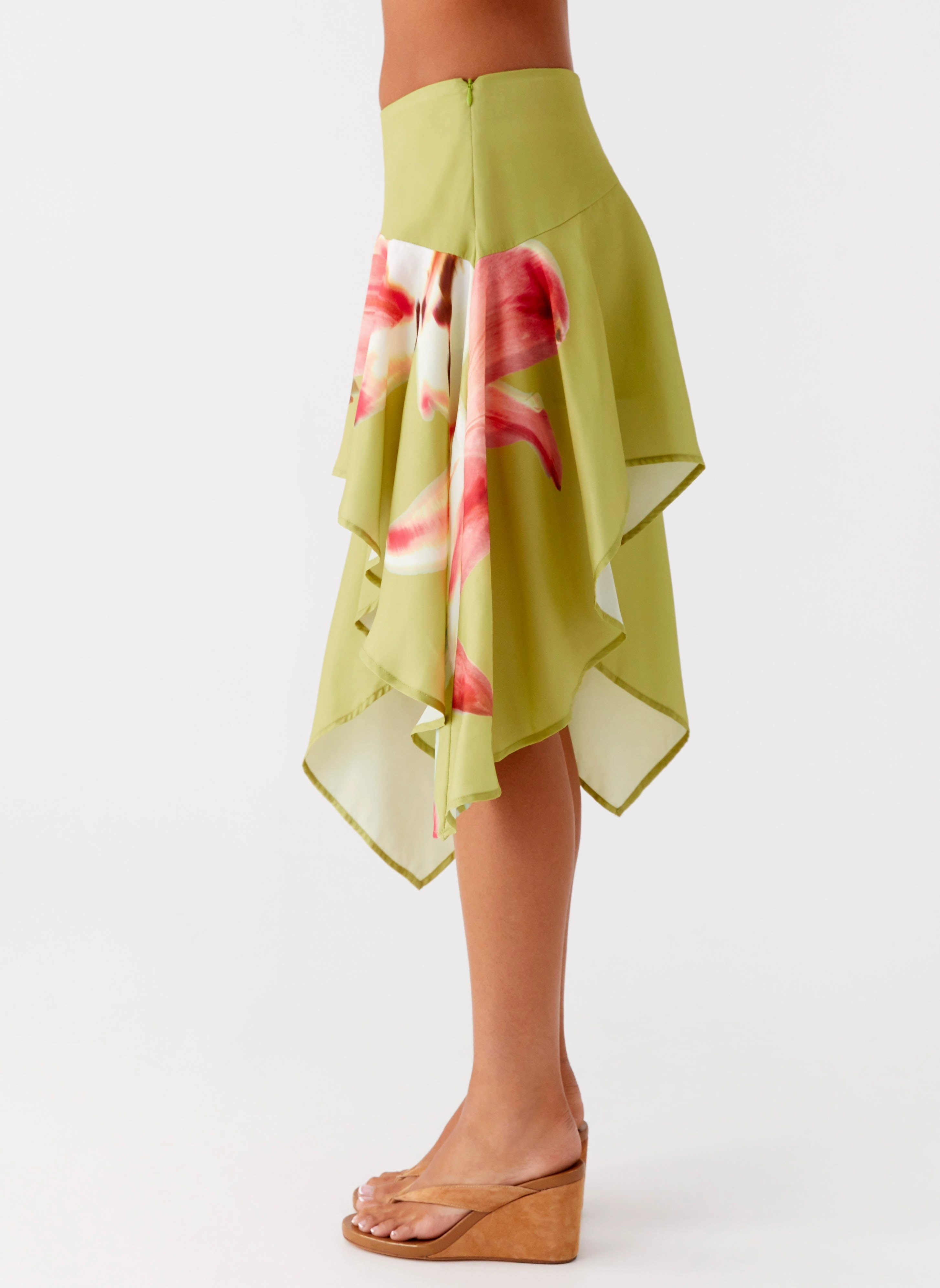 Laidback Feel Performance Fashion Kia Low Rise Asymmetrical Midi Skirt - Jungle Floral