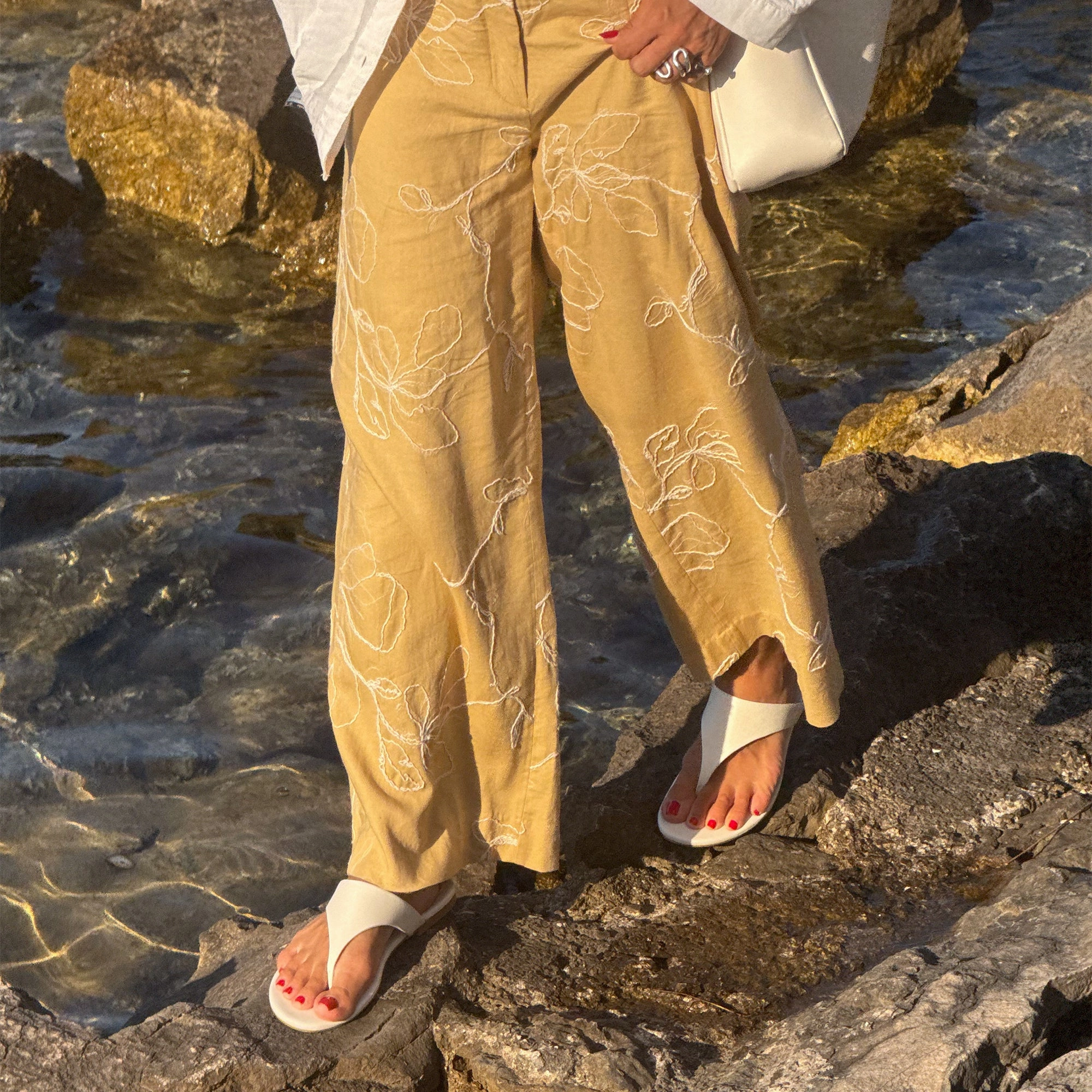 Seamless Heel Cushioning KITTLE SANDALS OFF WHITE LEATHER