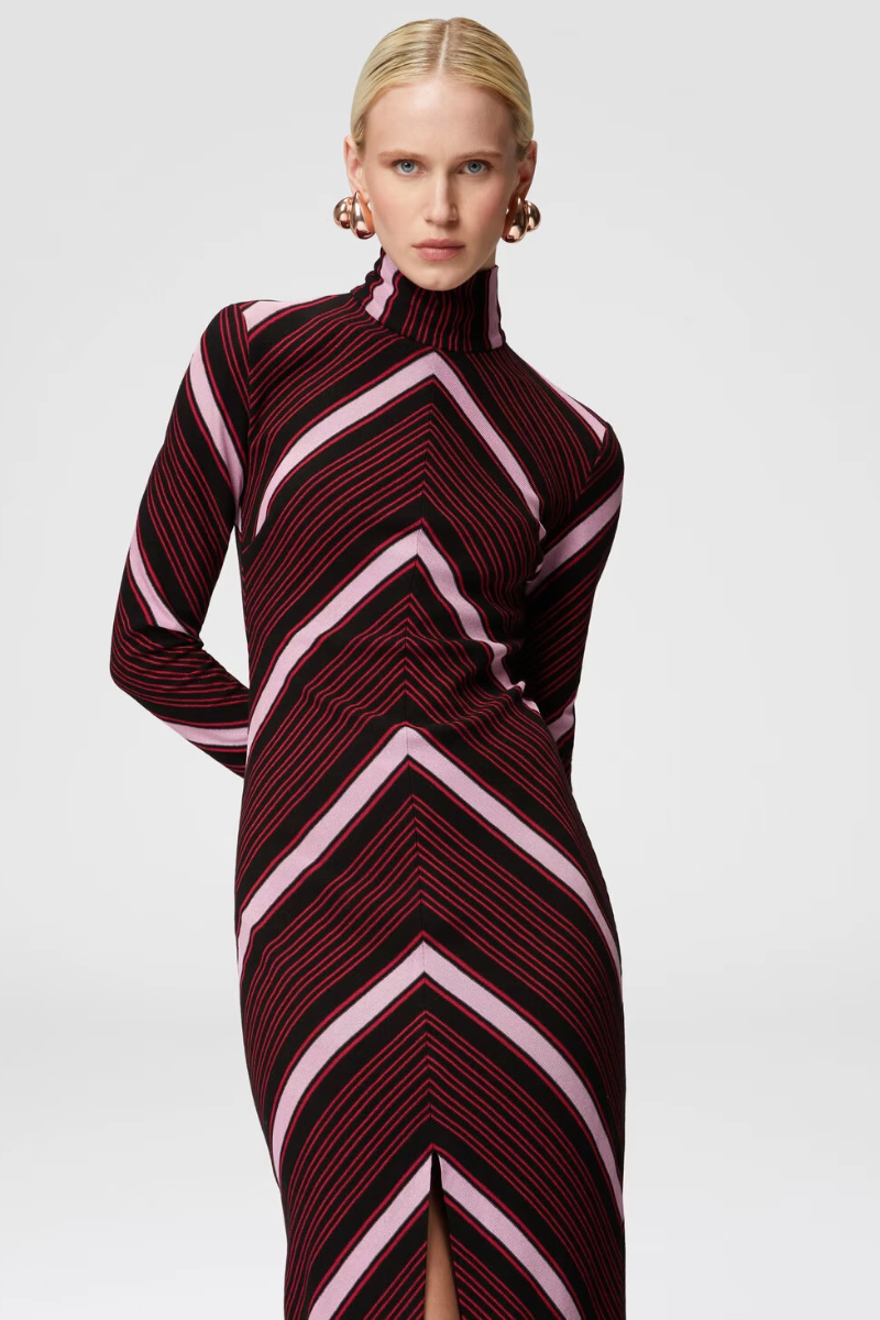 Classy Look Calm Beauty Long Turtleneck Dress