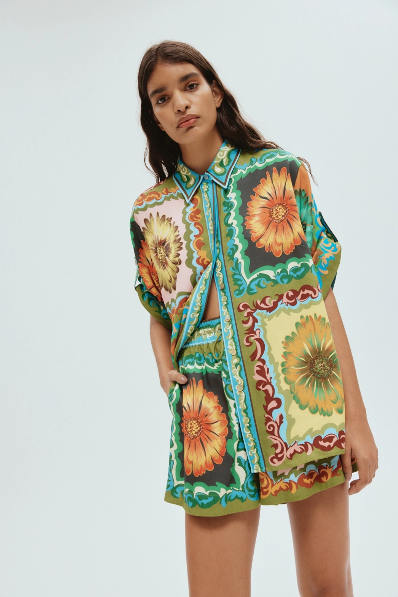 Relaxed Comfort Vintage Style Disco Daisy Shirt