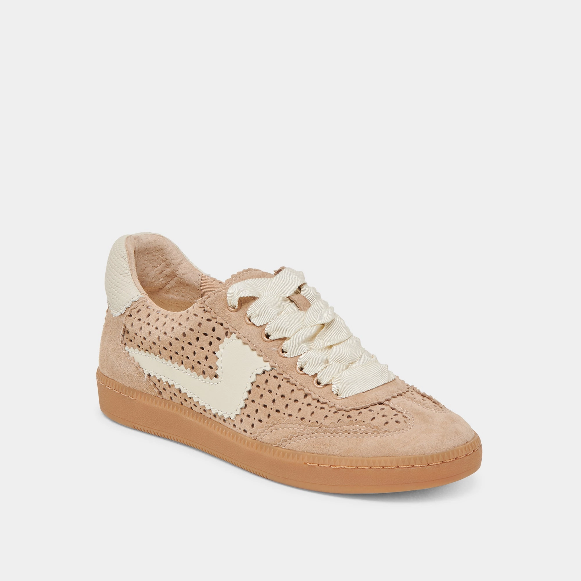 NOTICE EYELET PERF SNEAKERS CAMEL SUEDE Sculpted comfort