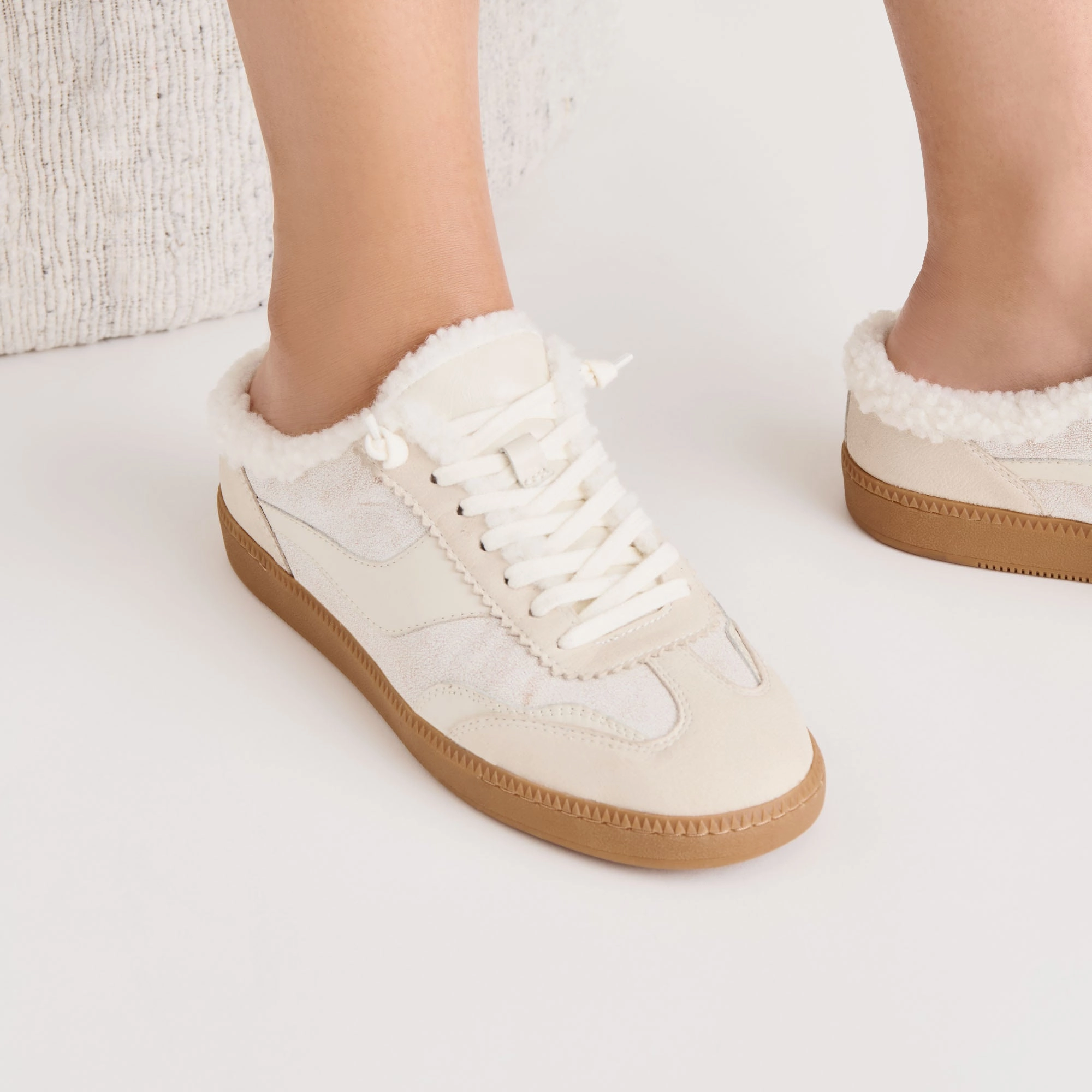 NOTICE SLIDE PLUSH SNEAKERS OFF WHITE CRACKLED LEATHER Fashion Ready