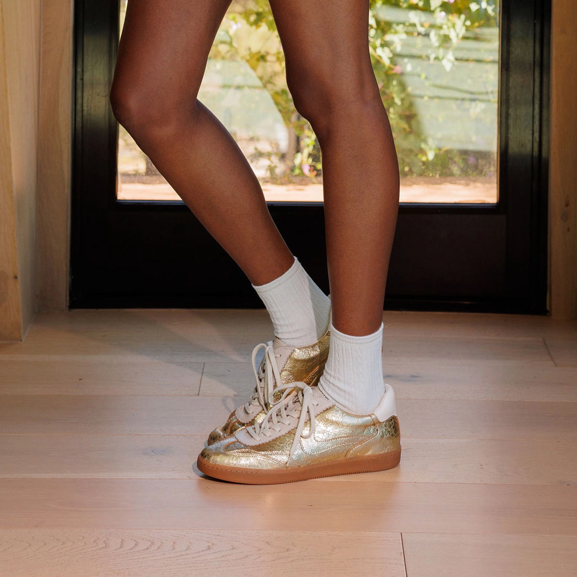 Comfortable Forefoot Running Pace NOTICE SNEAKERS GOLD DISTRESSED LEATHER