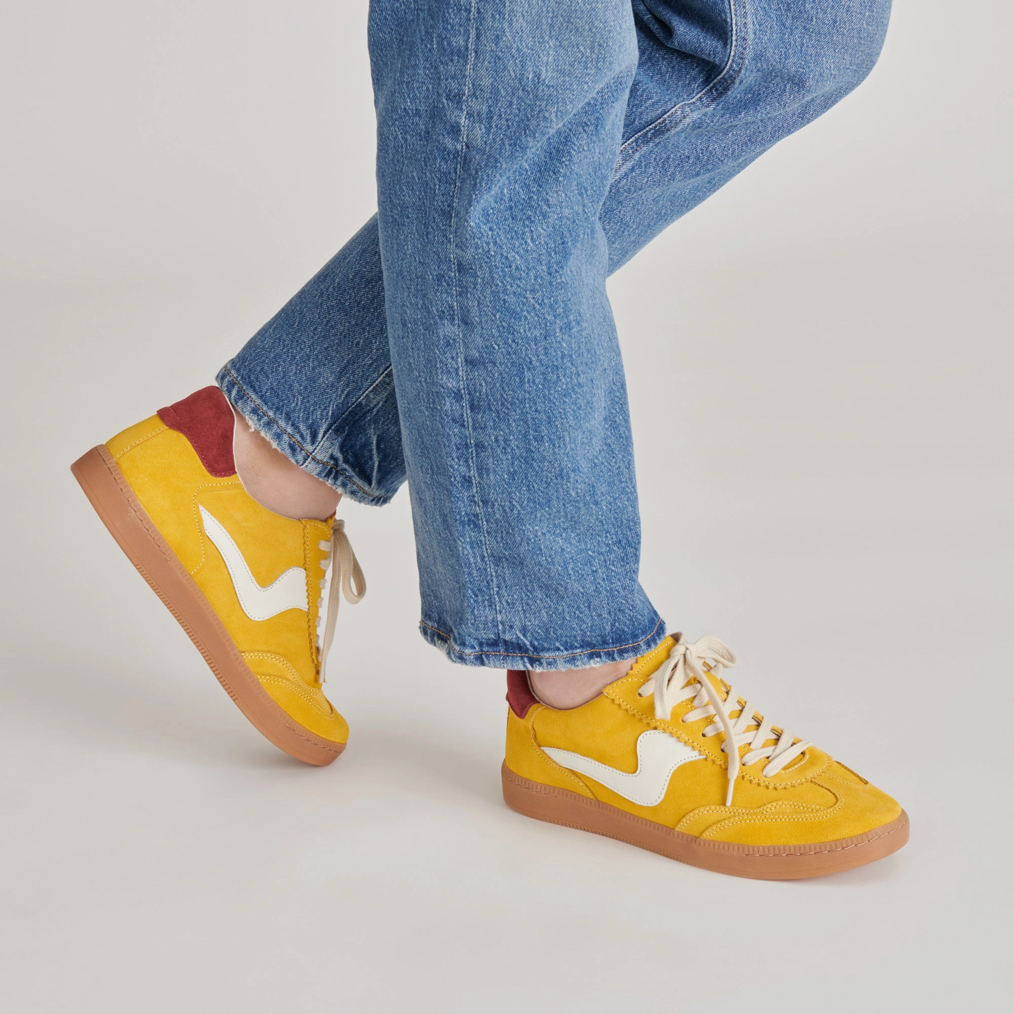 Thermo Regulating Liner Noise Reducing Sole NOTICE SNEAKERS MUSTARD SUEDE