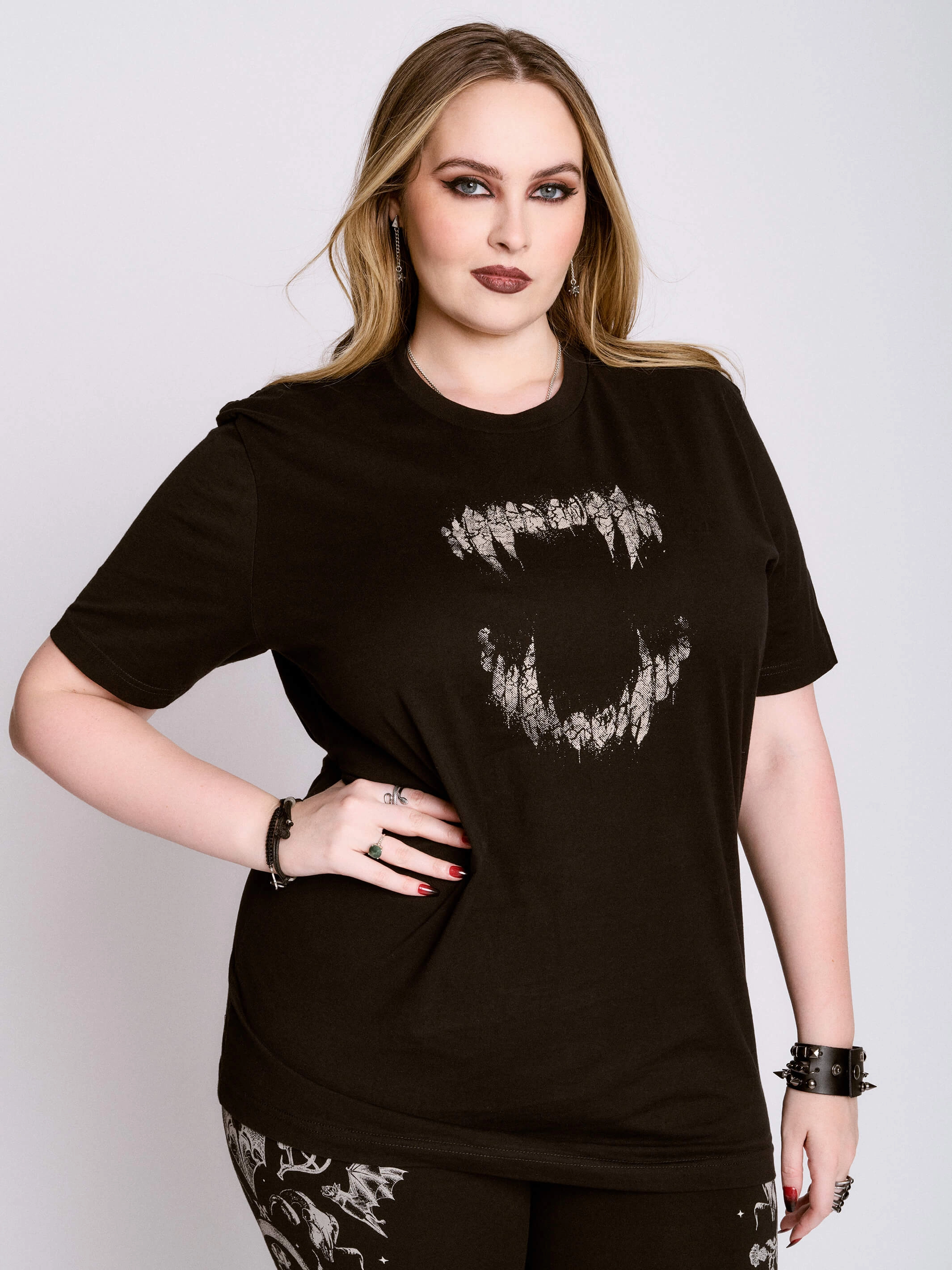 Relaxed Waist Simple yet stylish Undead T-Shirt