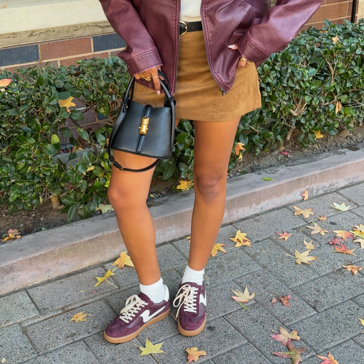 NOTICE SNEAKERS CRANBERRY SUEDE Comfortable Step Plush Fit