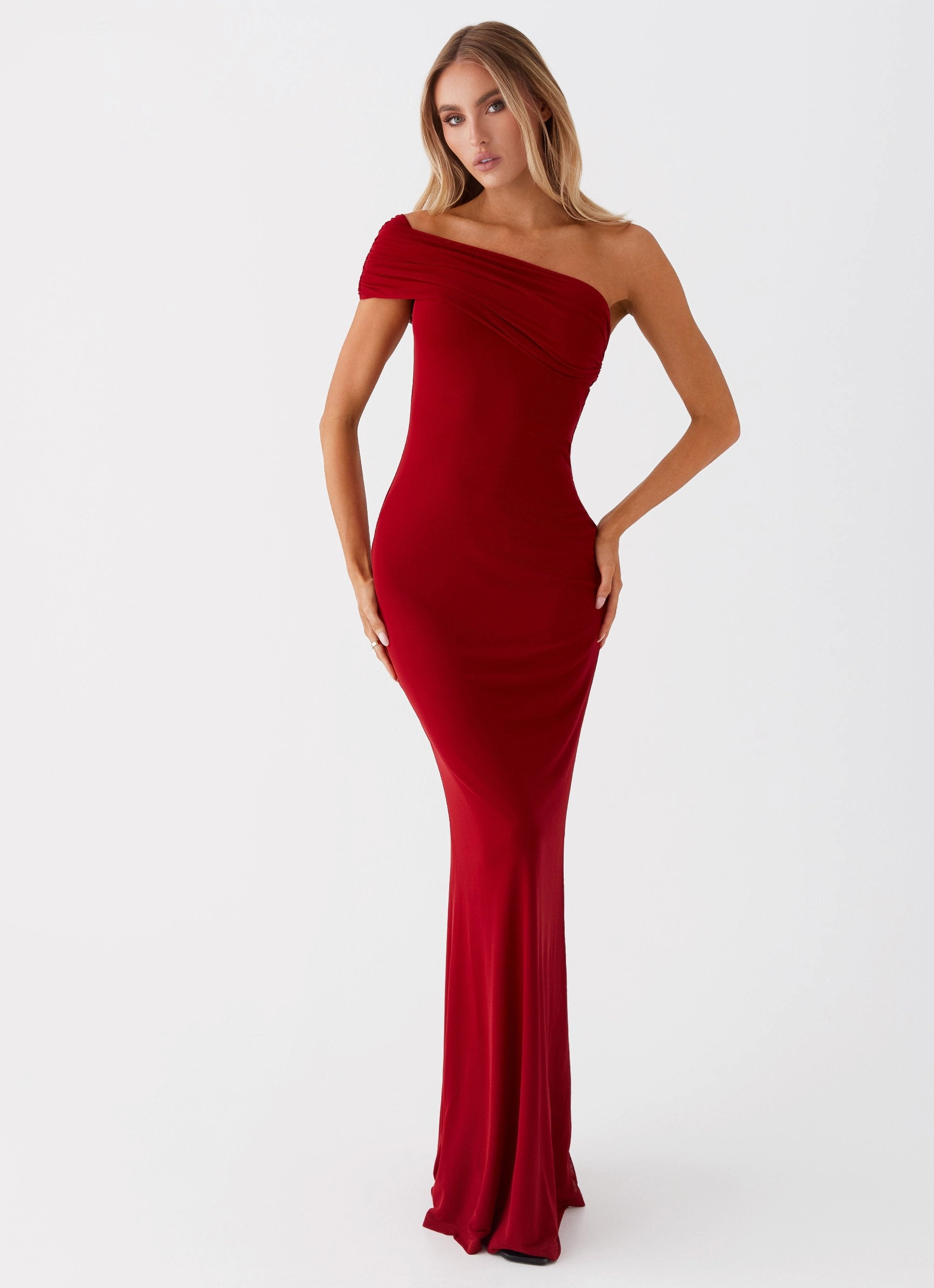 Reine Maxi Dress - Red Edgy vibes