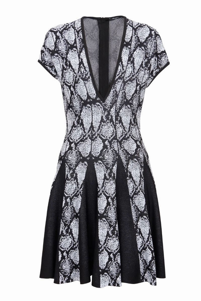 Vibrant Waist Chic Mom Snakeskin Jacquard Dress