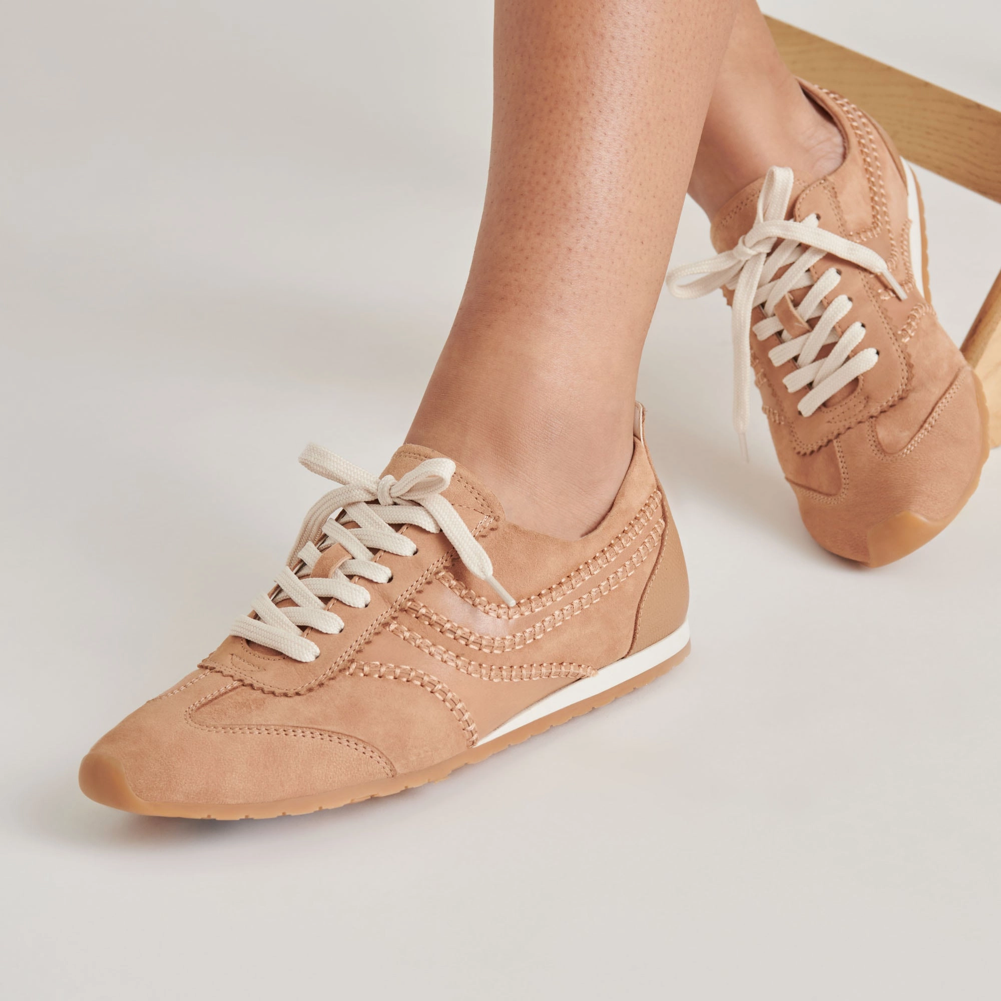 Light Jog All-around silhouette DELANY SNEAKERS TOFFEE NUBUCK