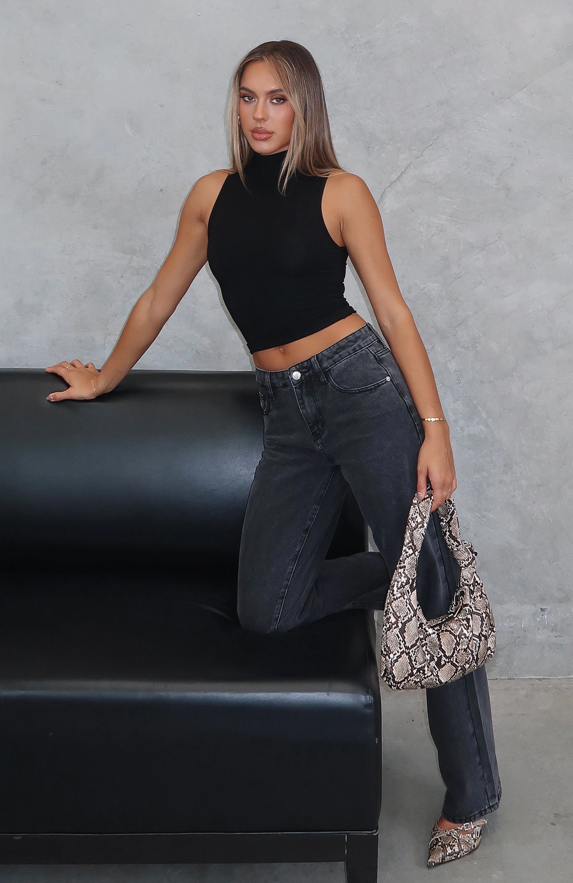 Zara Mid Rise Straight Leg Jeans Black Acid Student Outfit Earthy Smooth Picnic Style