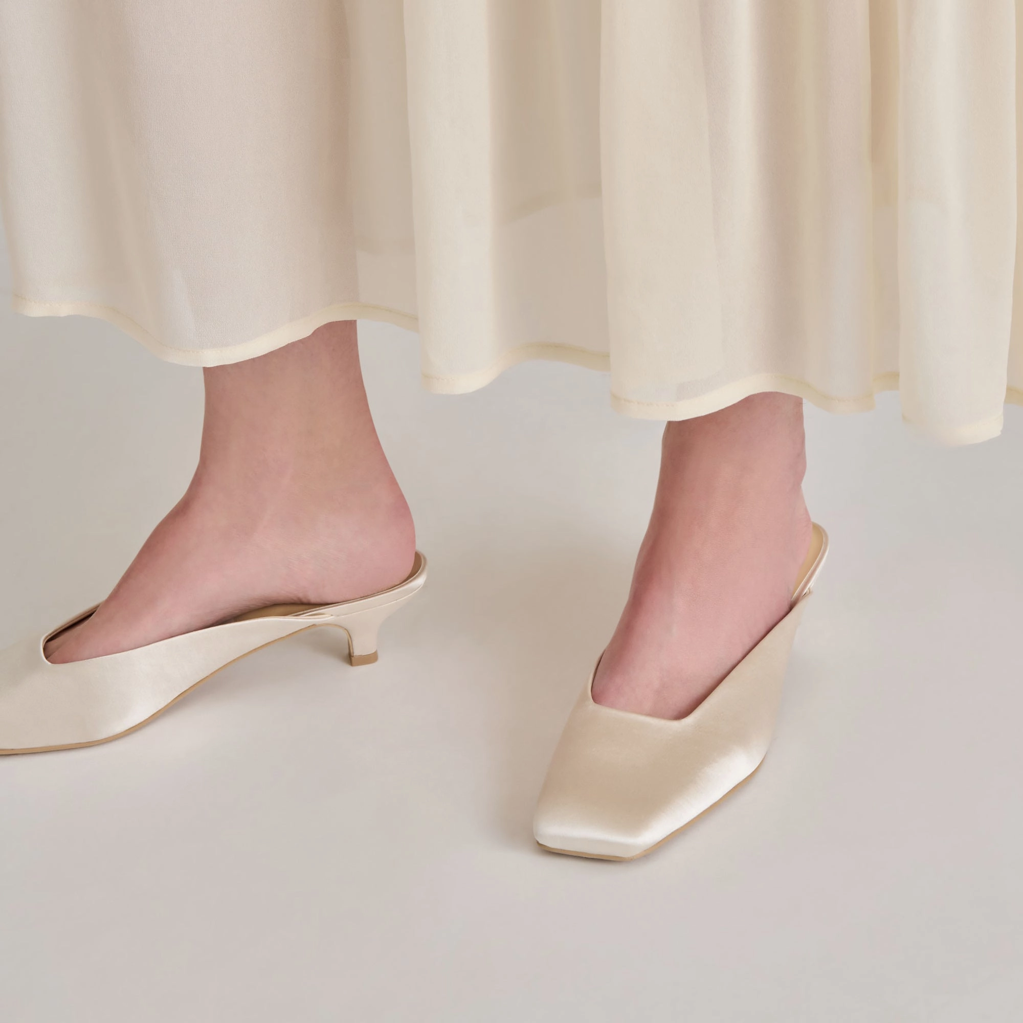 Comfy Sandals UMARA HEELS IVORY SATIN