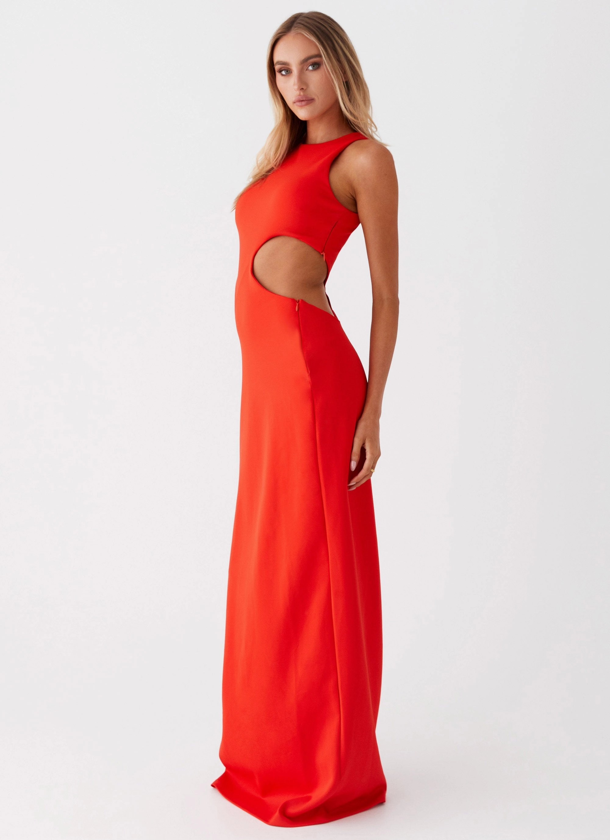 Vaeloria Maxi Dress - Red Functional Style