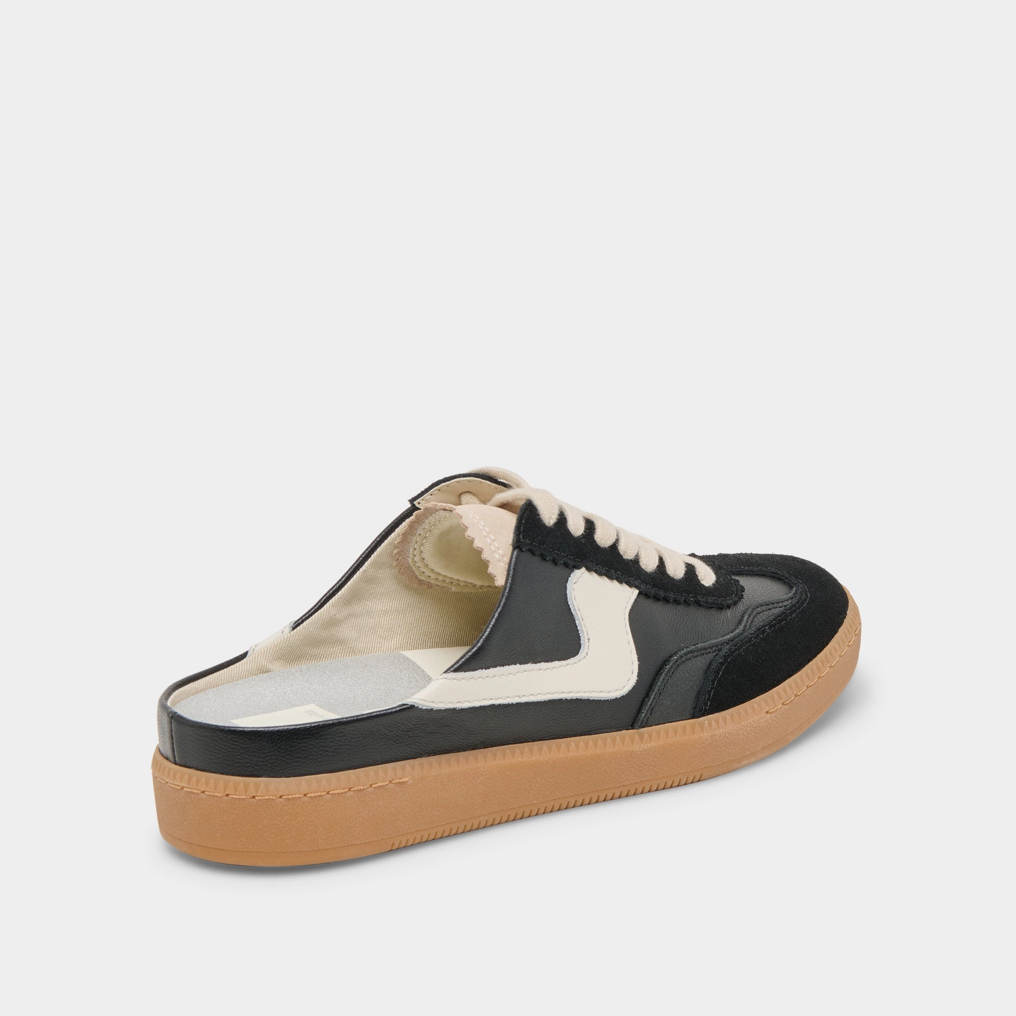 NOTICE SLIDE SNEAKERS BLACK SUEDE Outfit Match