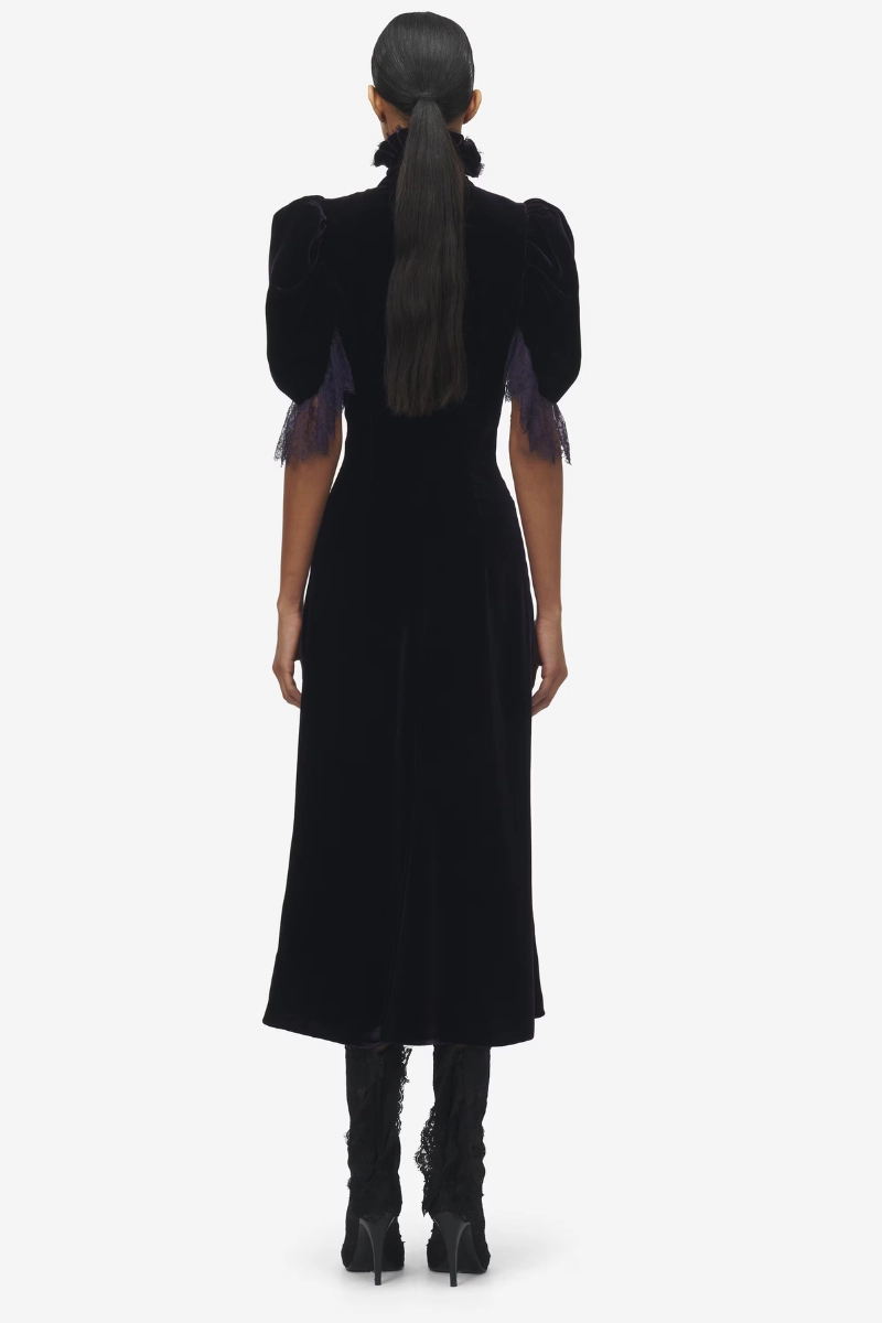 Fluid Velvet Evening Dress Collar Accent